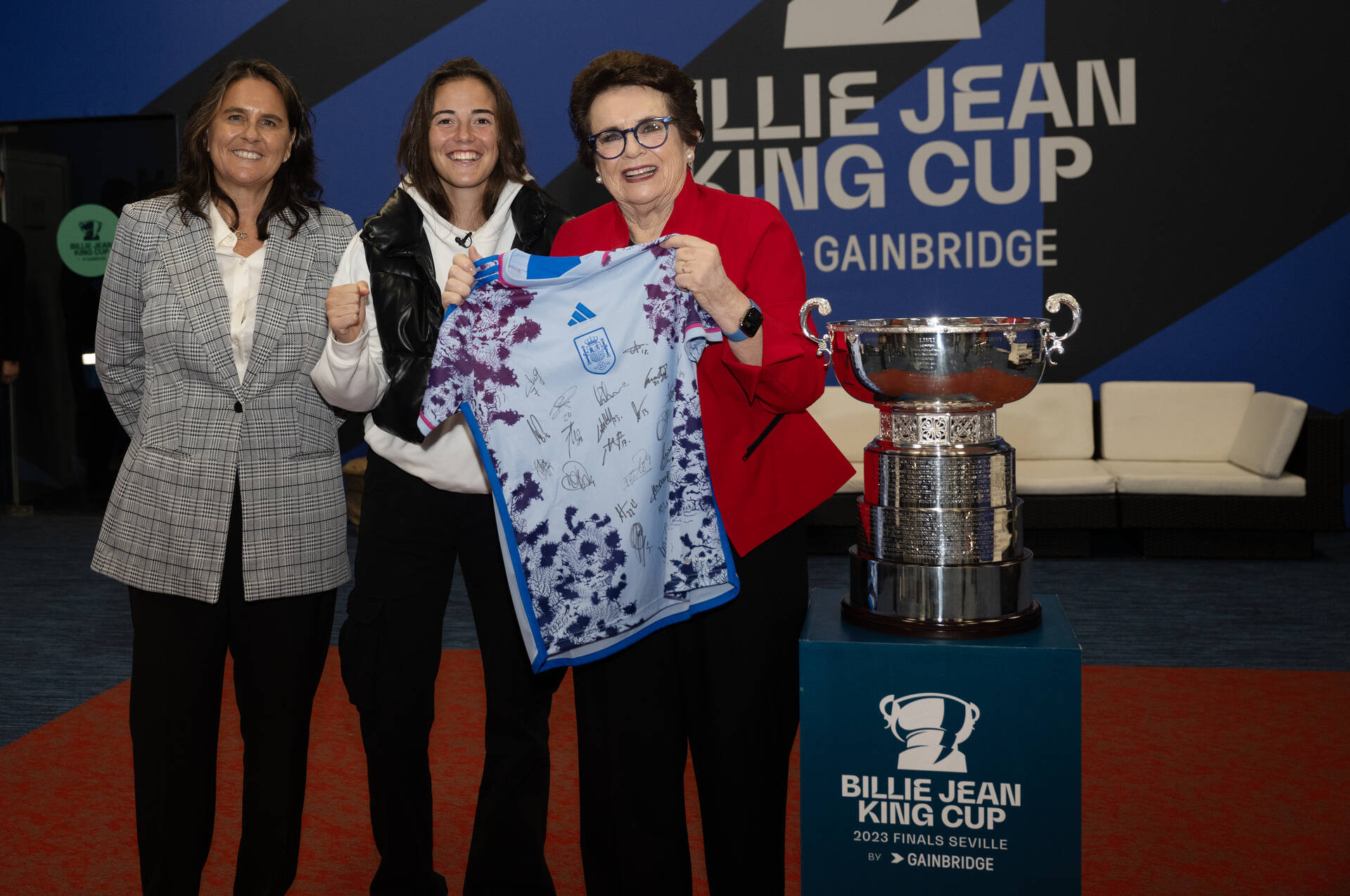 Billie Jean King se 'une' a las campeonas del mundo de fútbol