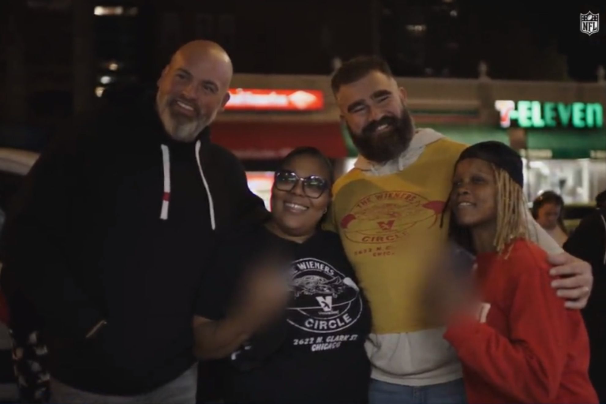 Jason Kelce trolls Wiener's Circle staff member, who claps back with hilarious insult