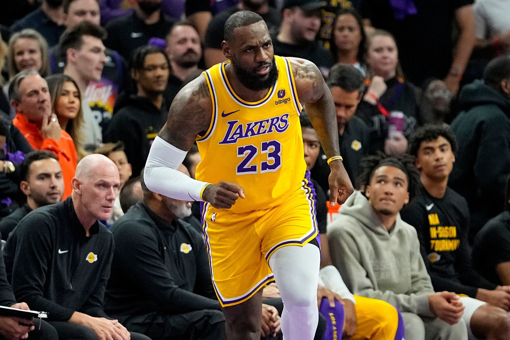 LeBron James survives injury scare, passes Magic Johnson on all-time assists list