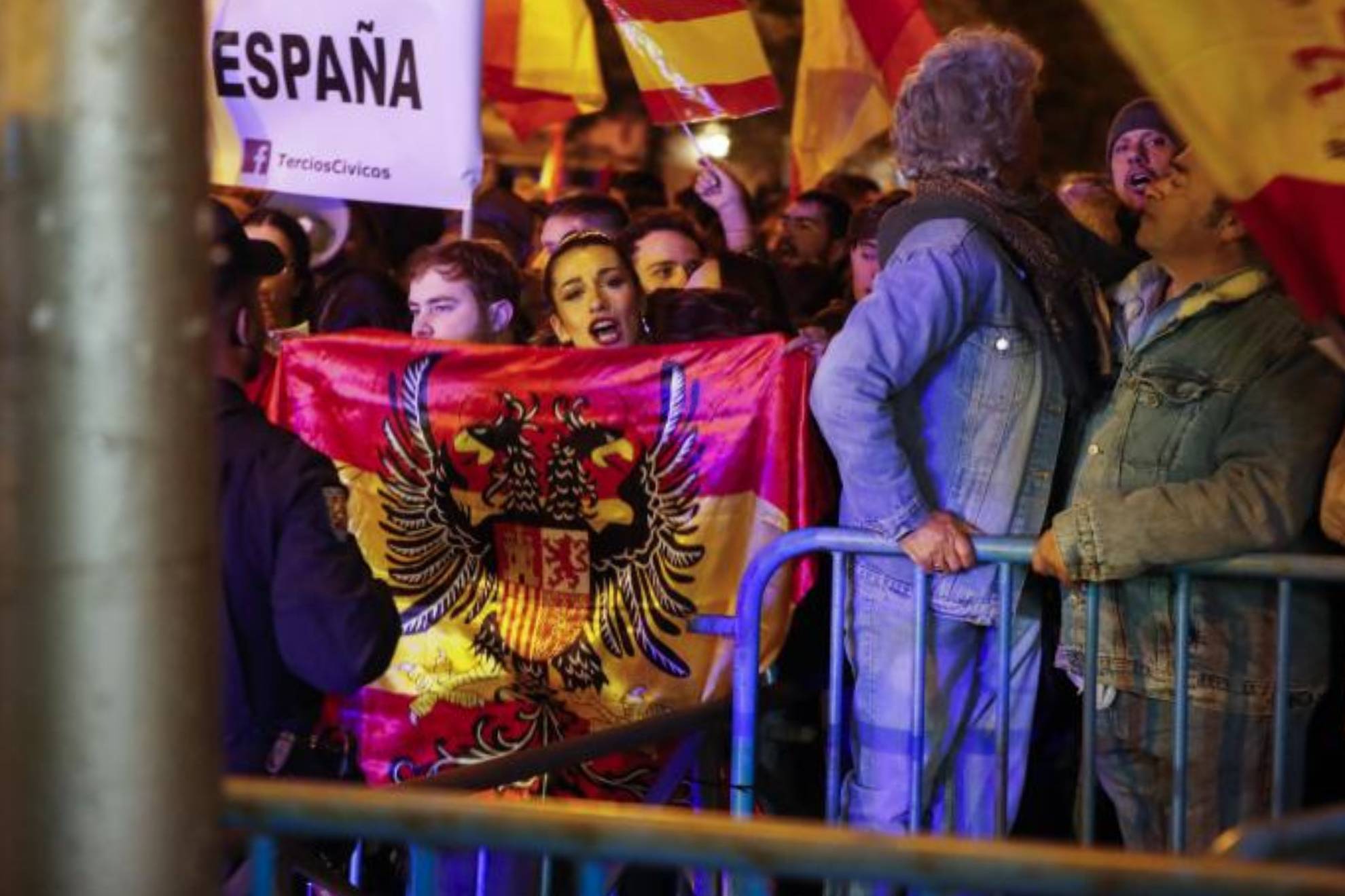Manifestación contra la Ley de Amnistía en la Puerta del Sol de Madrid, en directo | Última hora: protestas, reacciones, incidentes