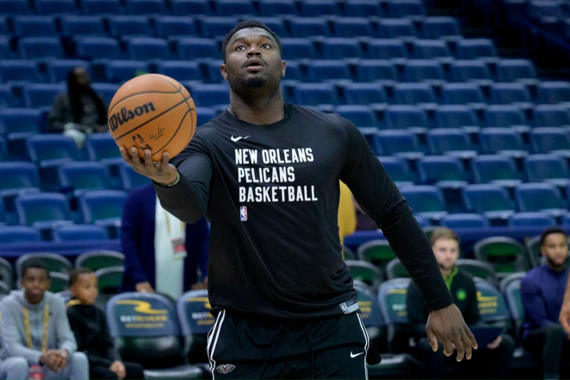Zion Williamson warms up before the match againts the Atlanta Hawks.