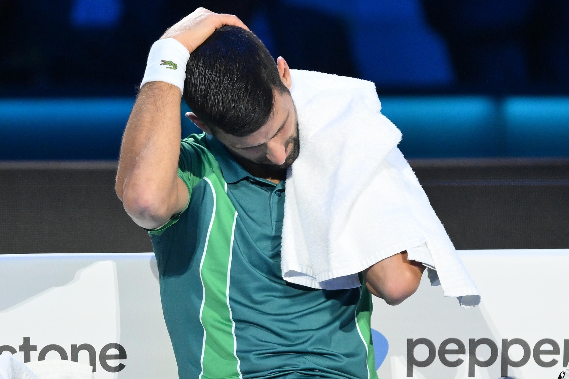 Djokovic se duele del cuello