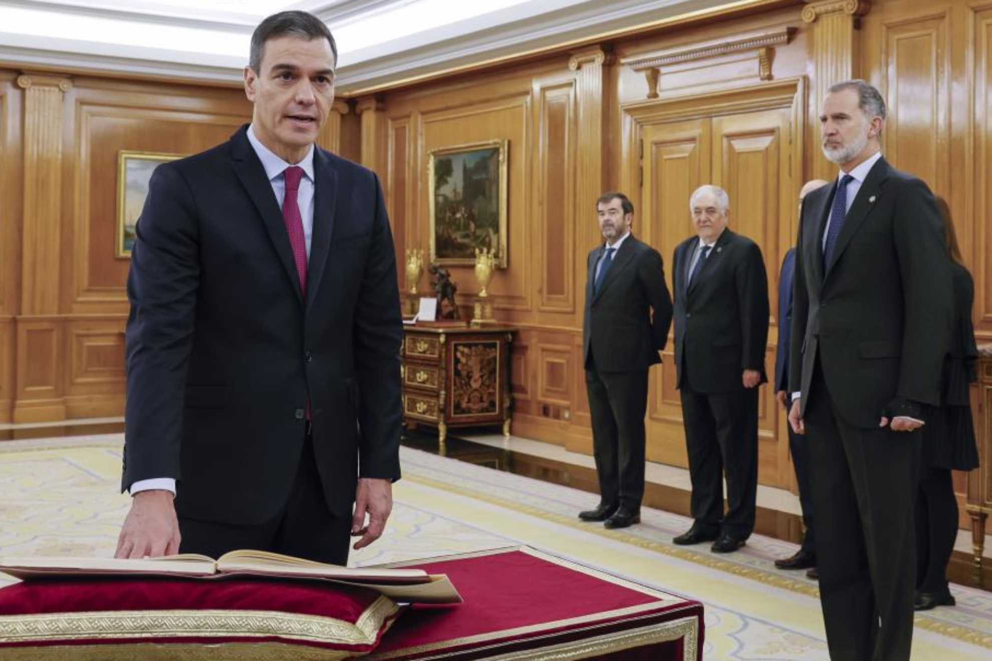 Investidura de Pedro Sánchez en directo | Promesa del cargo ante Felipe VI en la Zarzuela