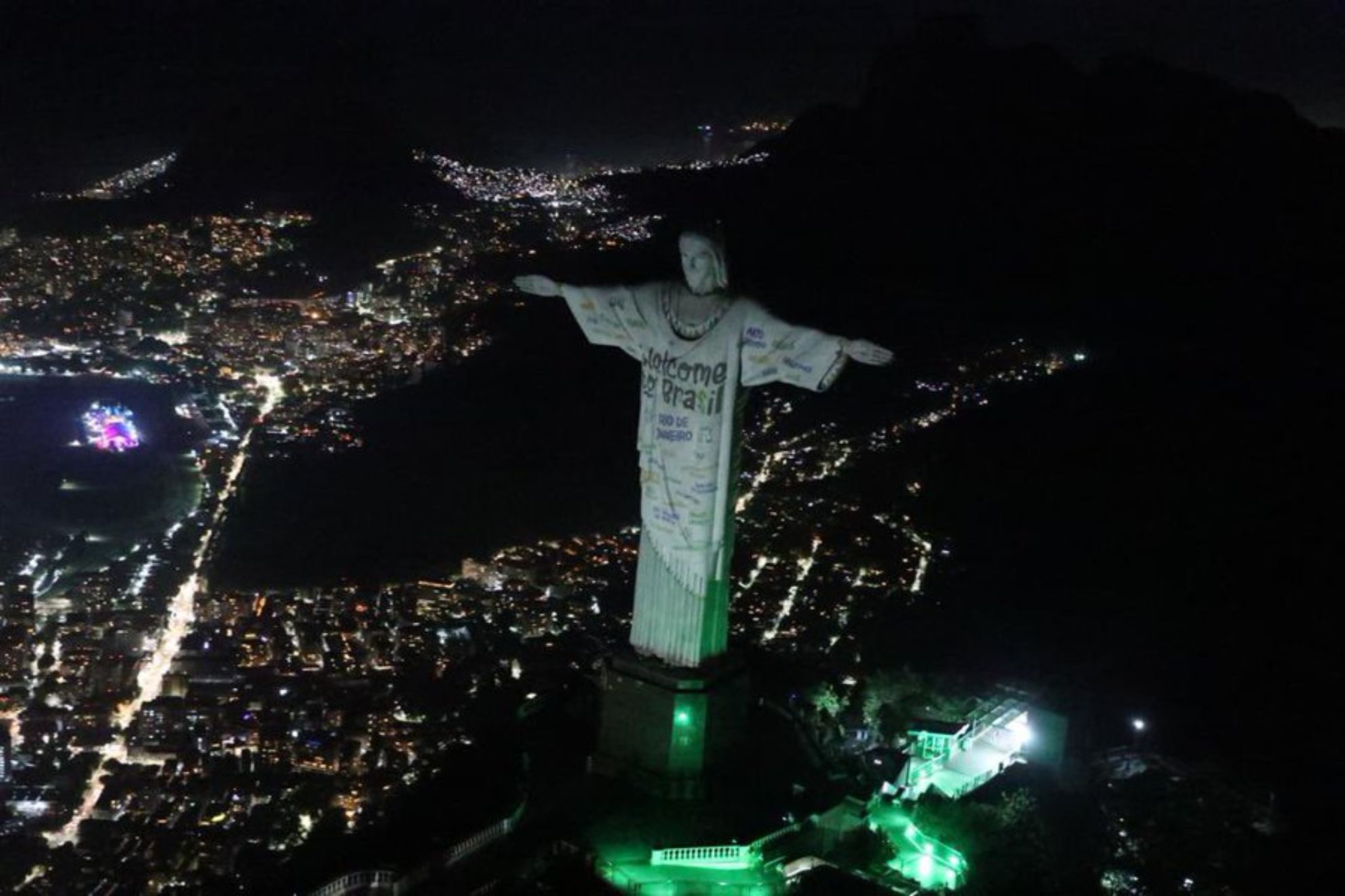 Brazil welcomes Taylor Swift with a 'swiftie' projection on Christ the Redeemer