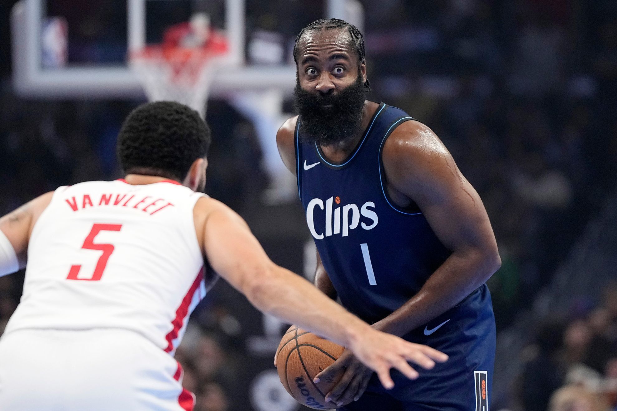 James Harden scores game-winner against Rockets to clinch first victory with Clippers