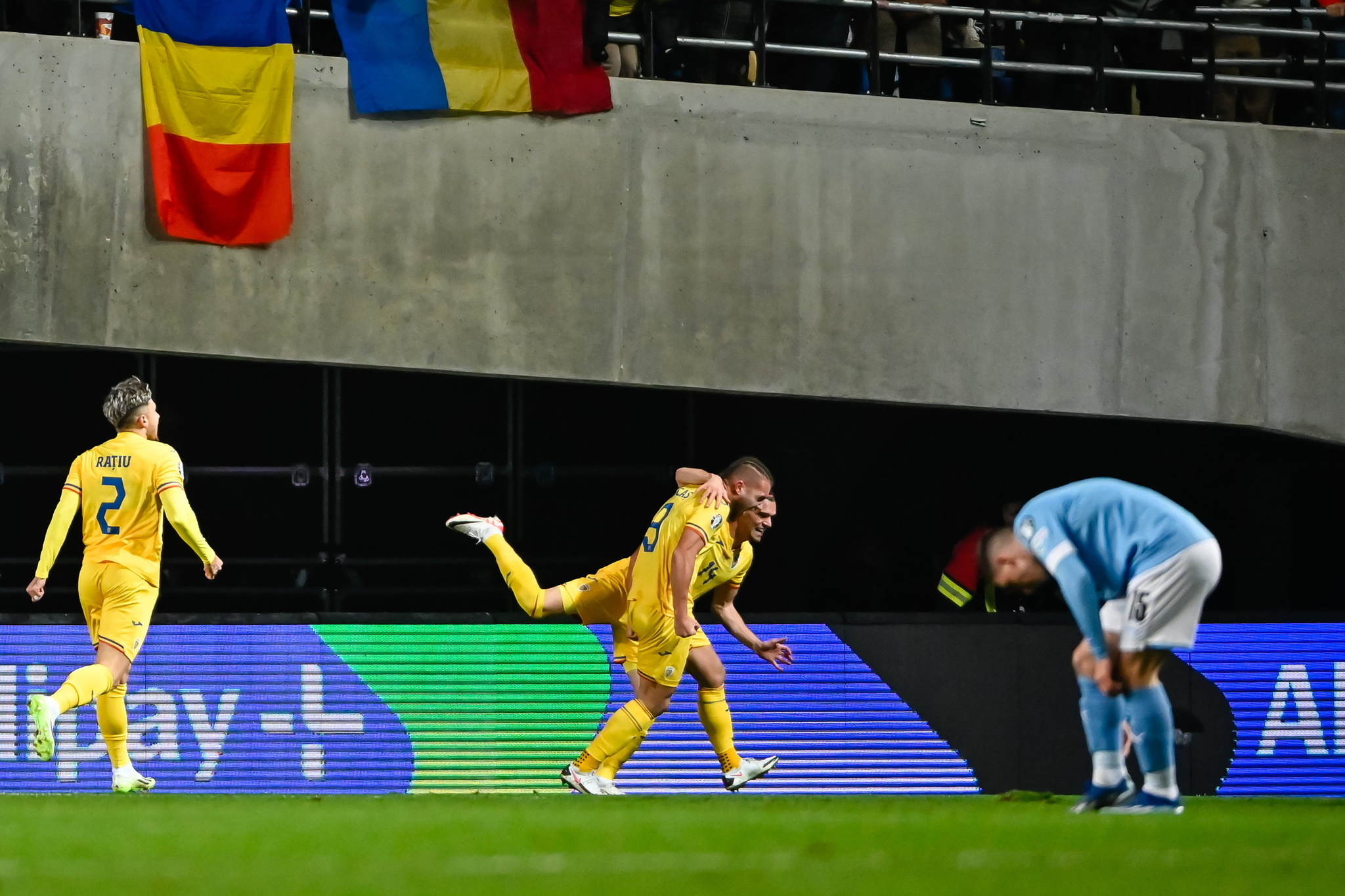 Rumanía celebra uno de sus goles ante Israel.