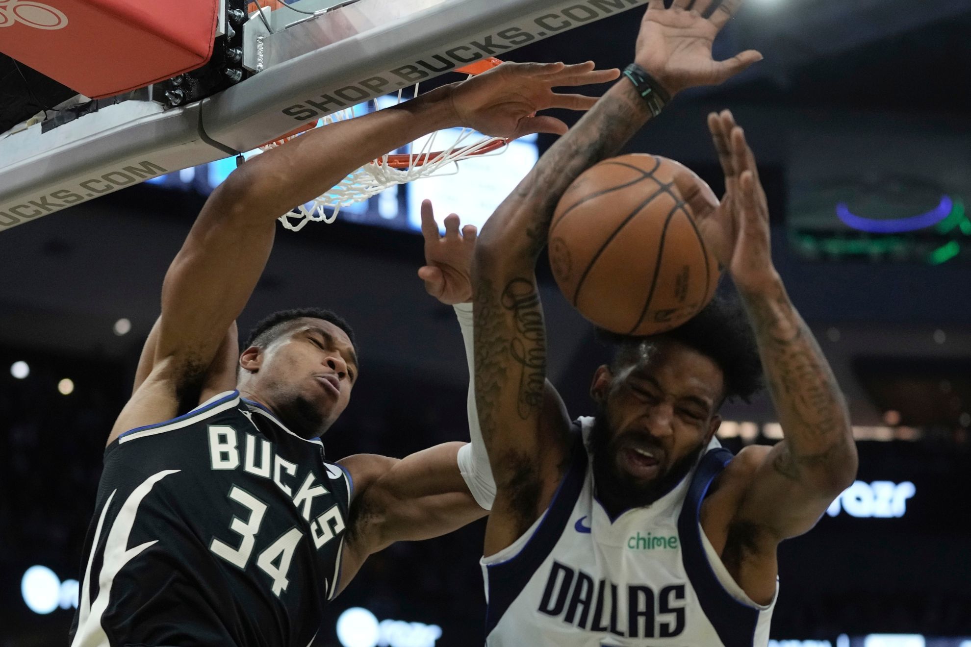 Giannis scores 40, Dame helps as Bucks top Mavs in battle vs. Luka and Kyrie