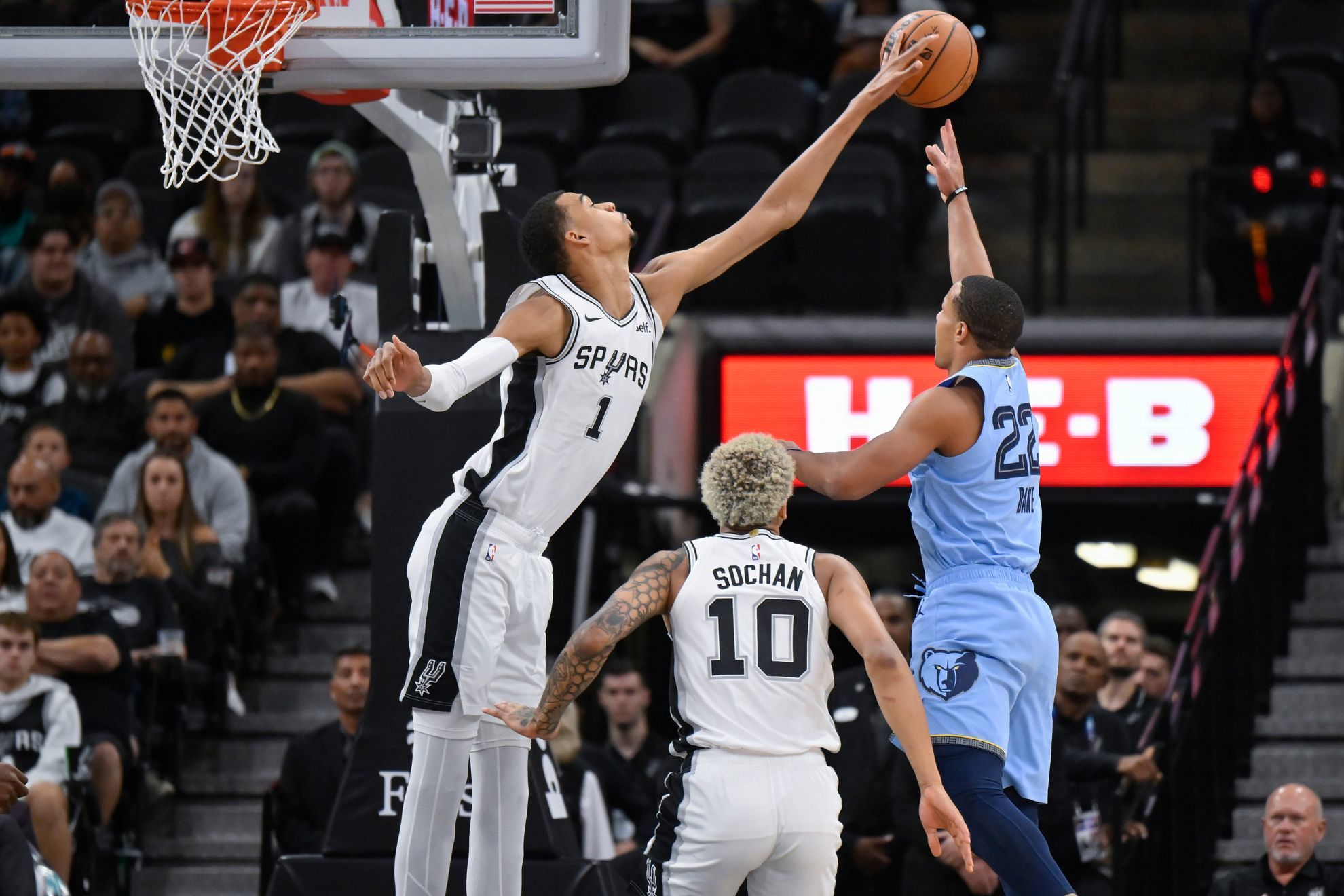 Wemby's double-double not enough for Spurs to overcome Grizzlies, avoid 8-game skid