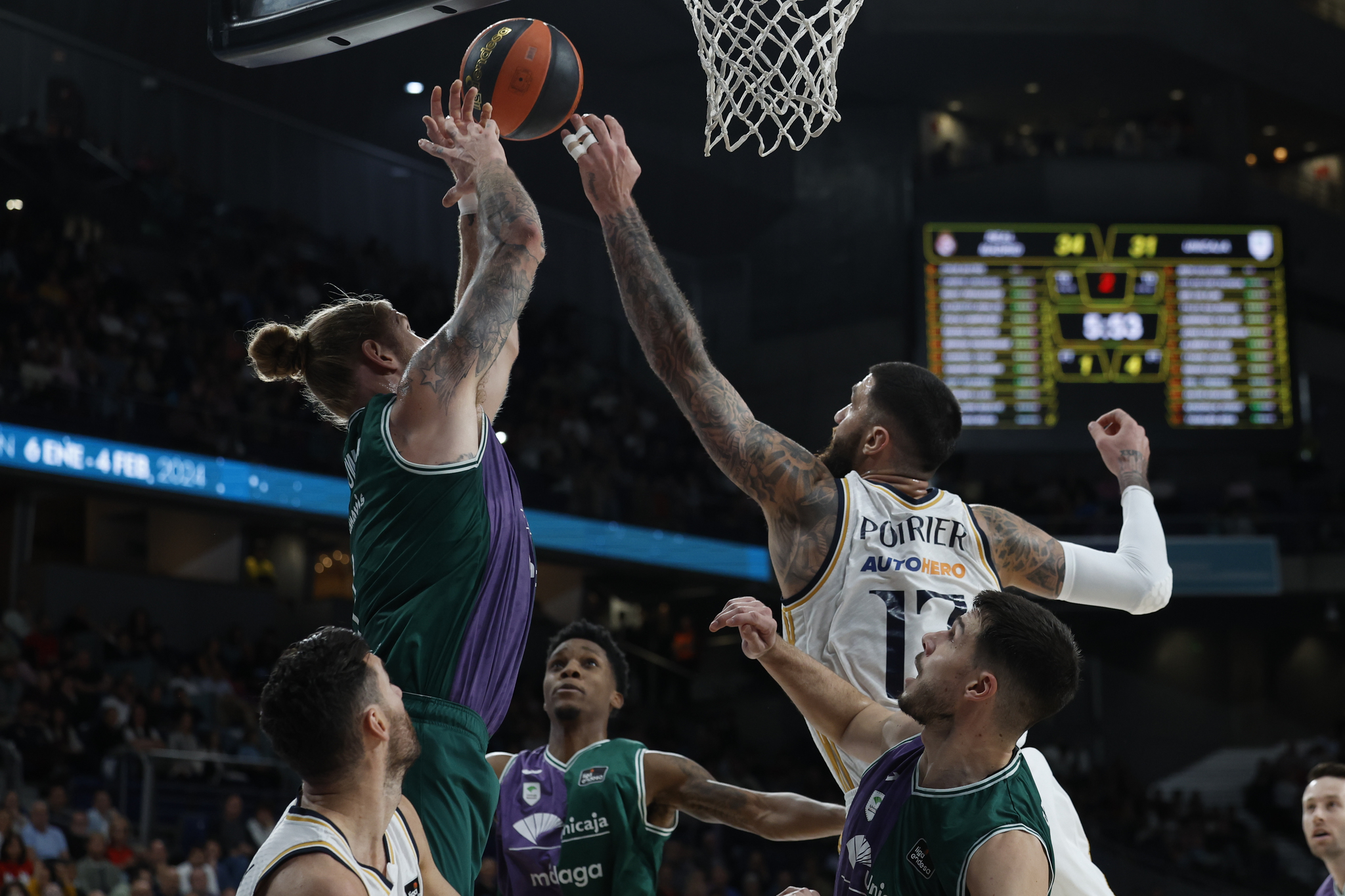 Osetkowski, protagonista del partido para la victoria de Unicaja