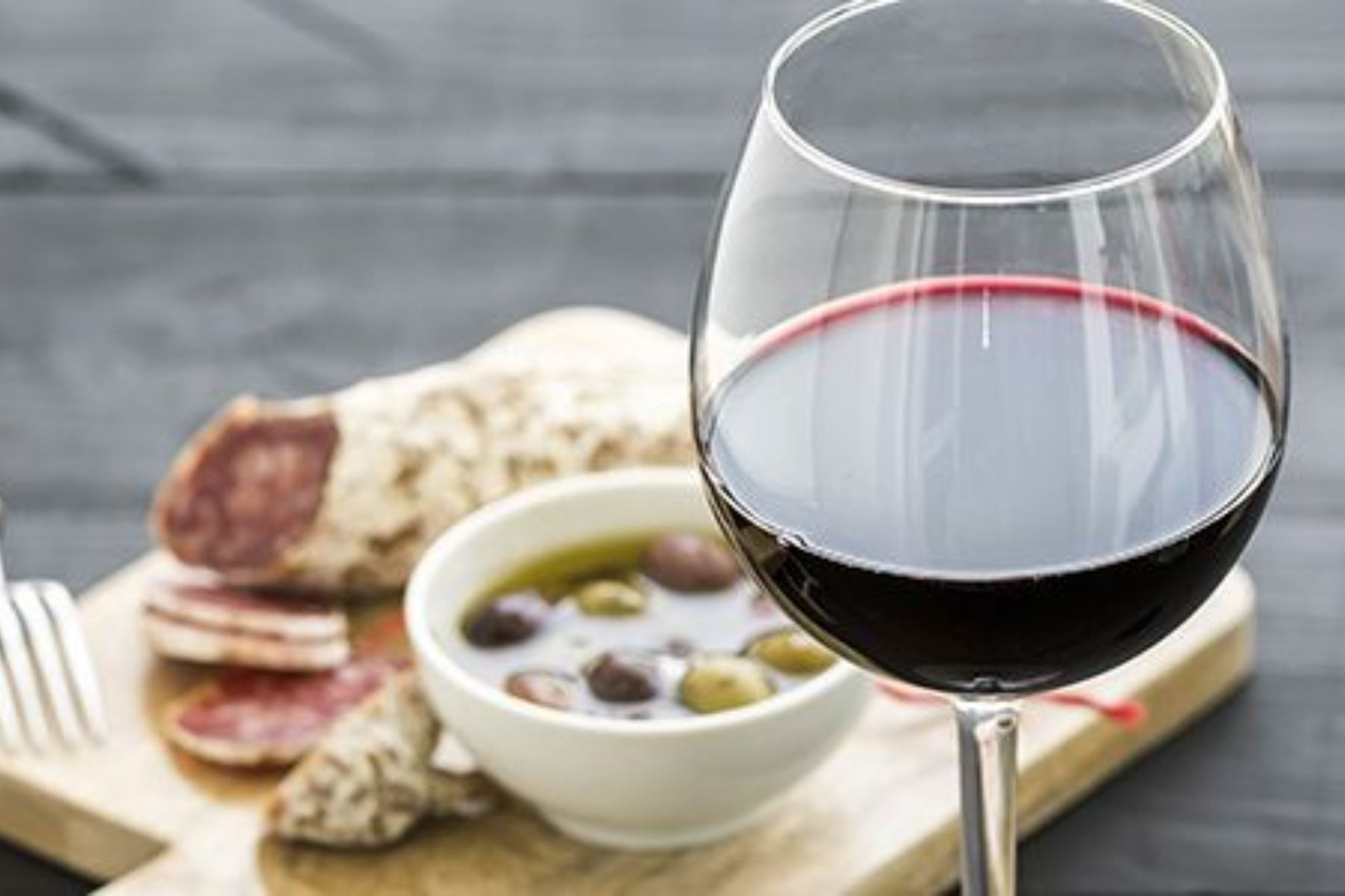 Día Mundial del Vino Tinto: beneficios de esta bebida