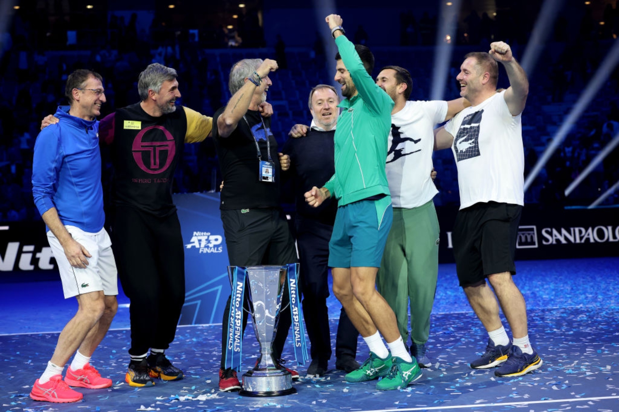 El equipo de Djokovic celebra el título en las ATP Finals