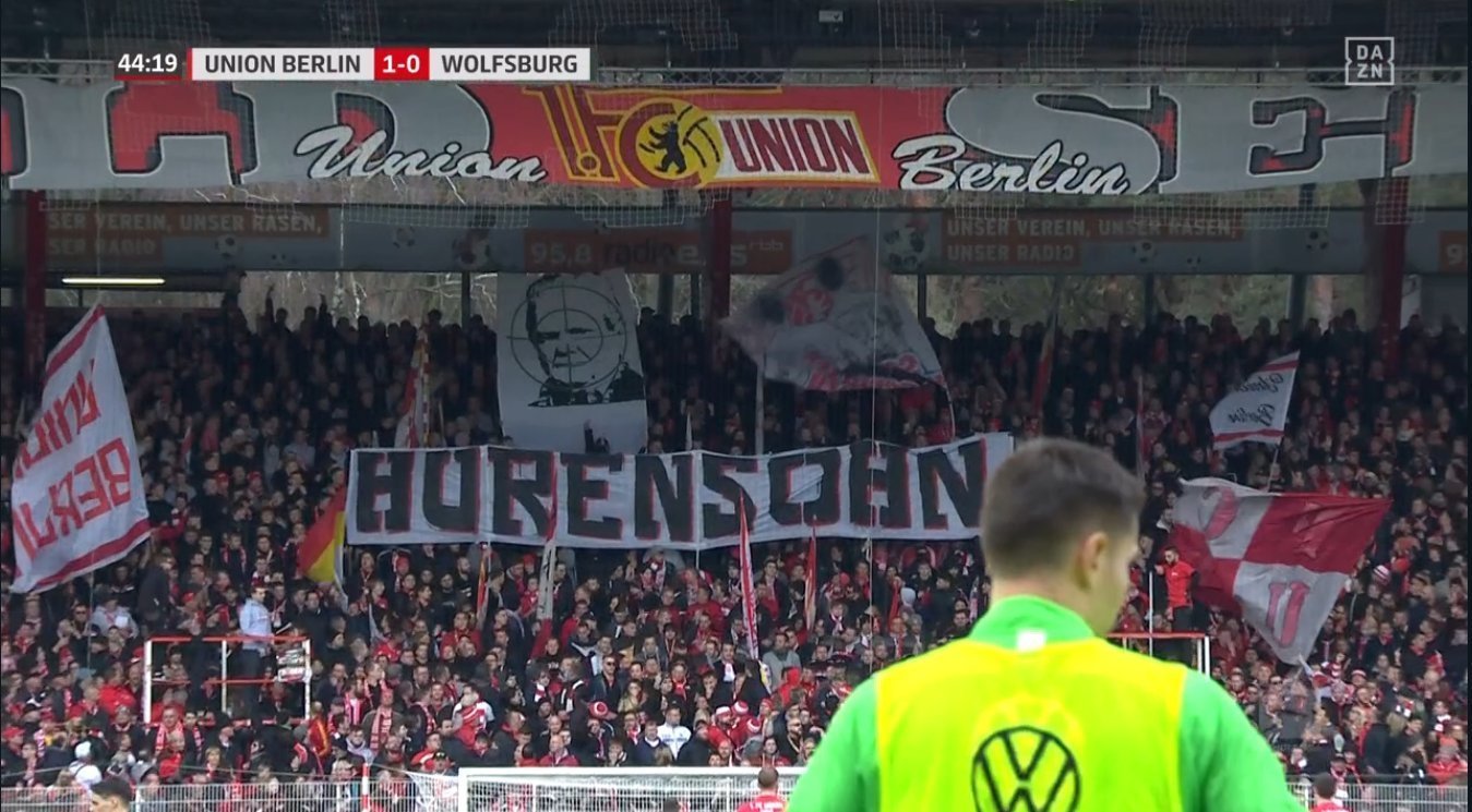 Los aficionados del Union Berlín protestaron contra el dueño del Wolfsburgo