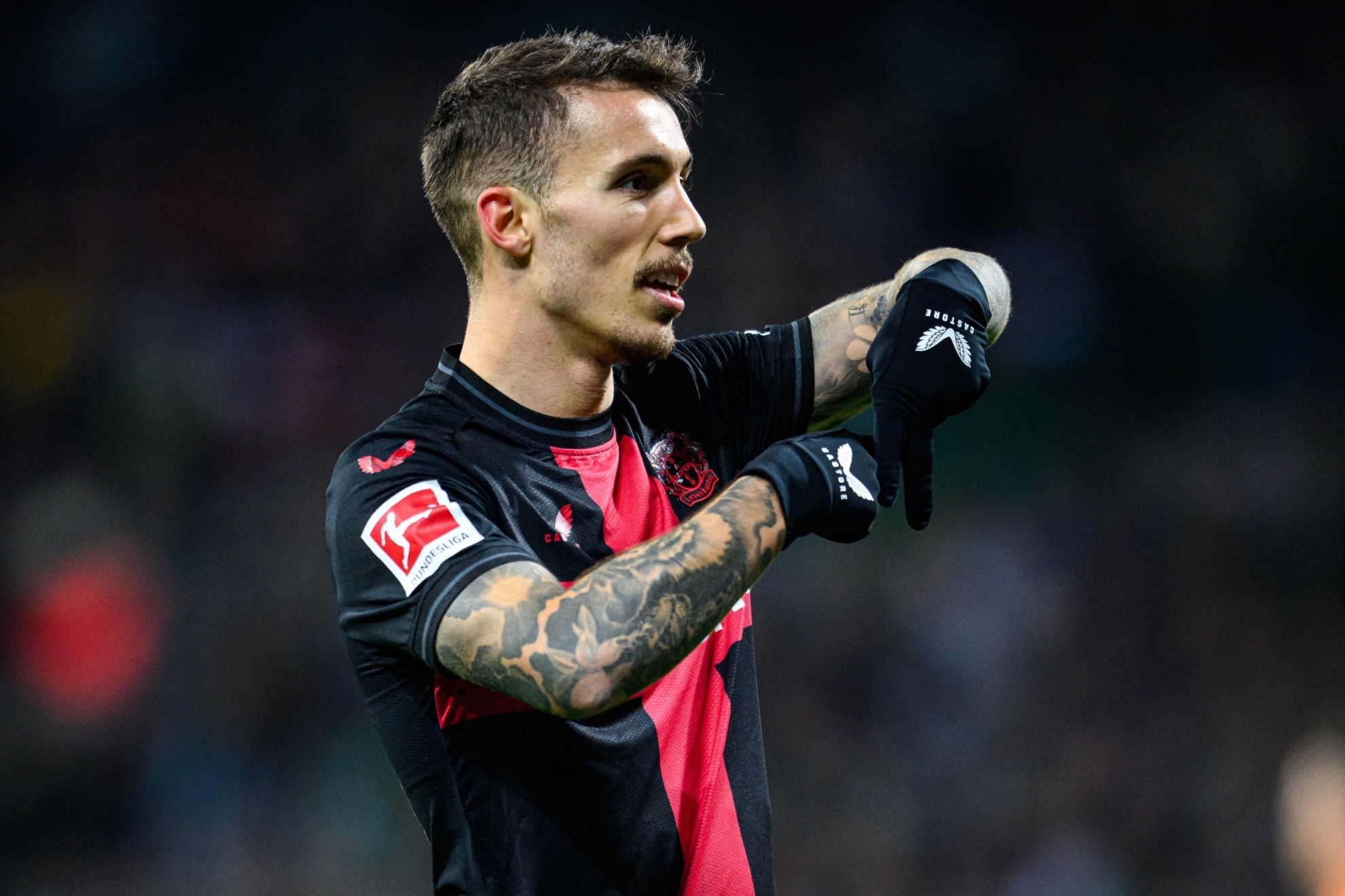 Grimaldo devuelve el liderato al Leverkusen