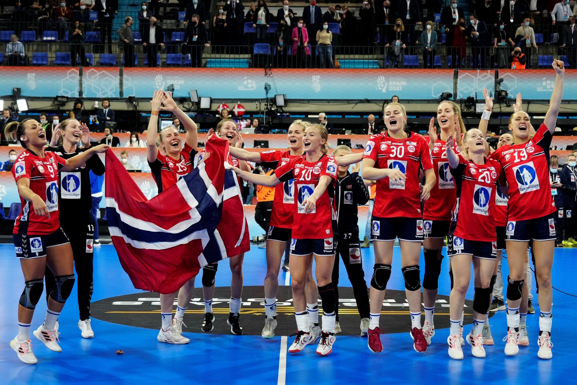 La selección noruega femenina celebra la victoria en el Mundial de 2021 /