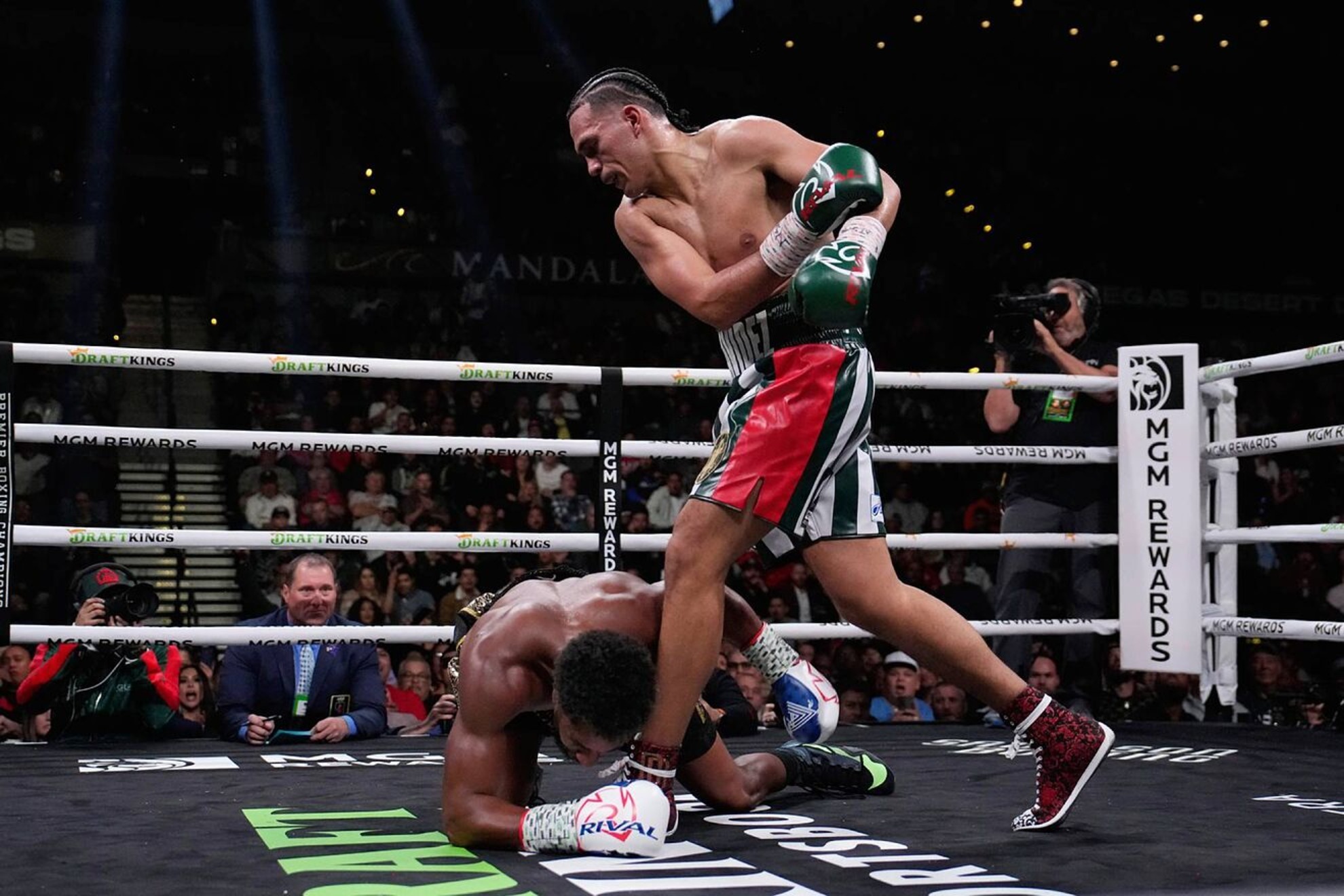 David Benavidez in action during his fight with Demetrius Andrade