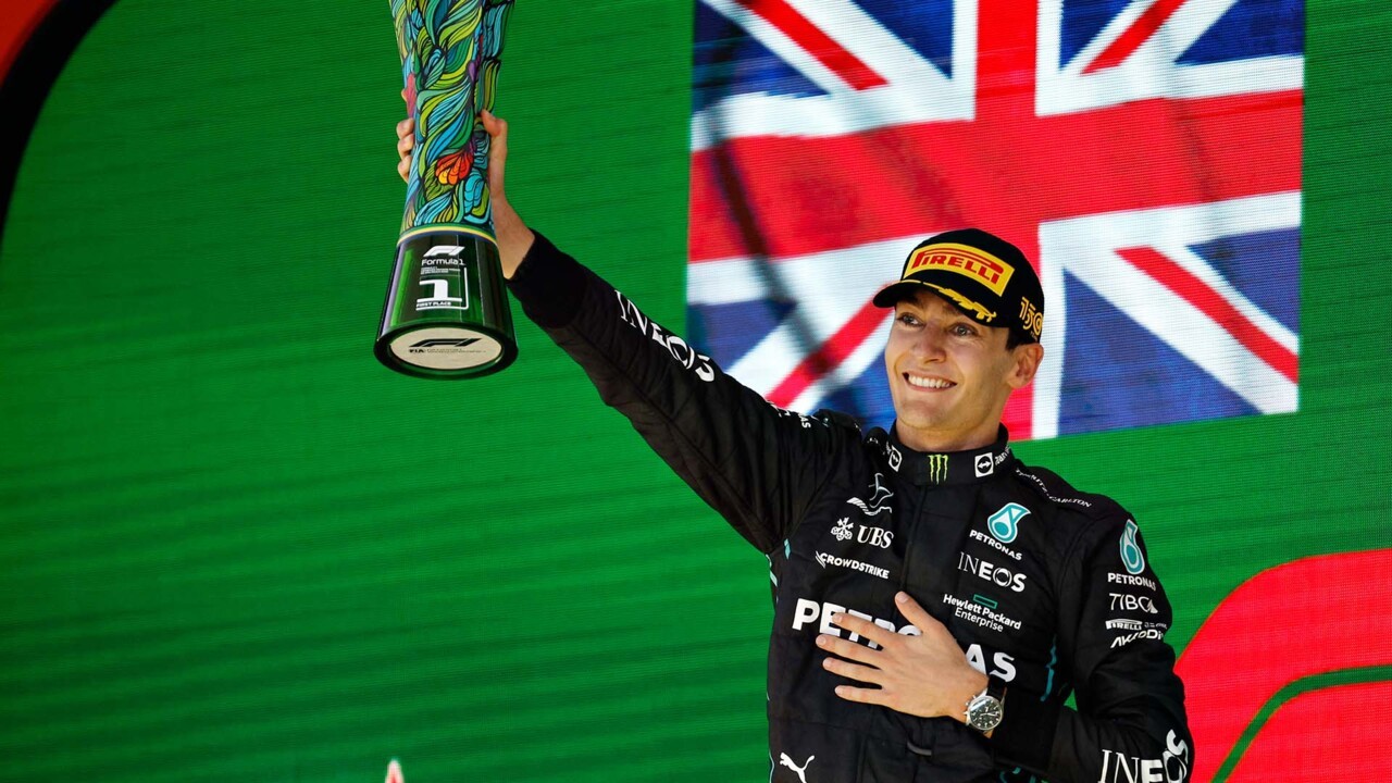 Russell en el podio de Interlagos en 2022
