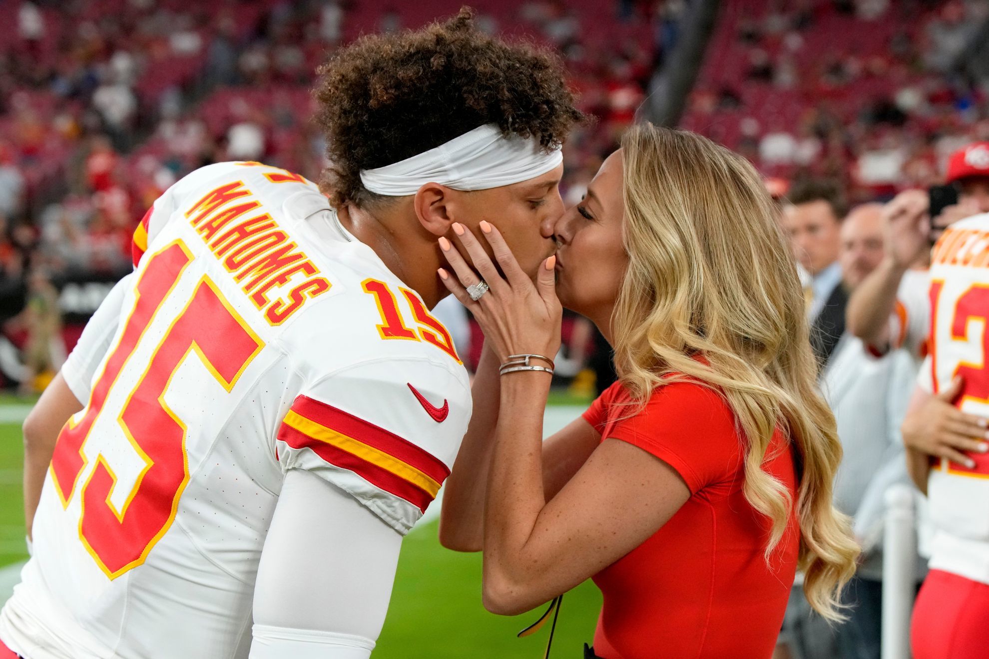 Brittany Mahomes unnecessarily spams link to vote Patrick into Pro Bowl