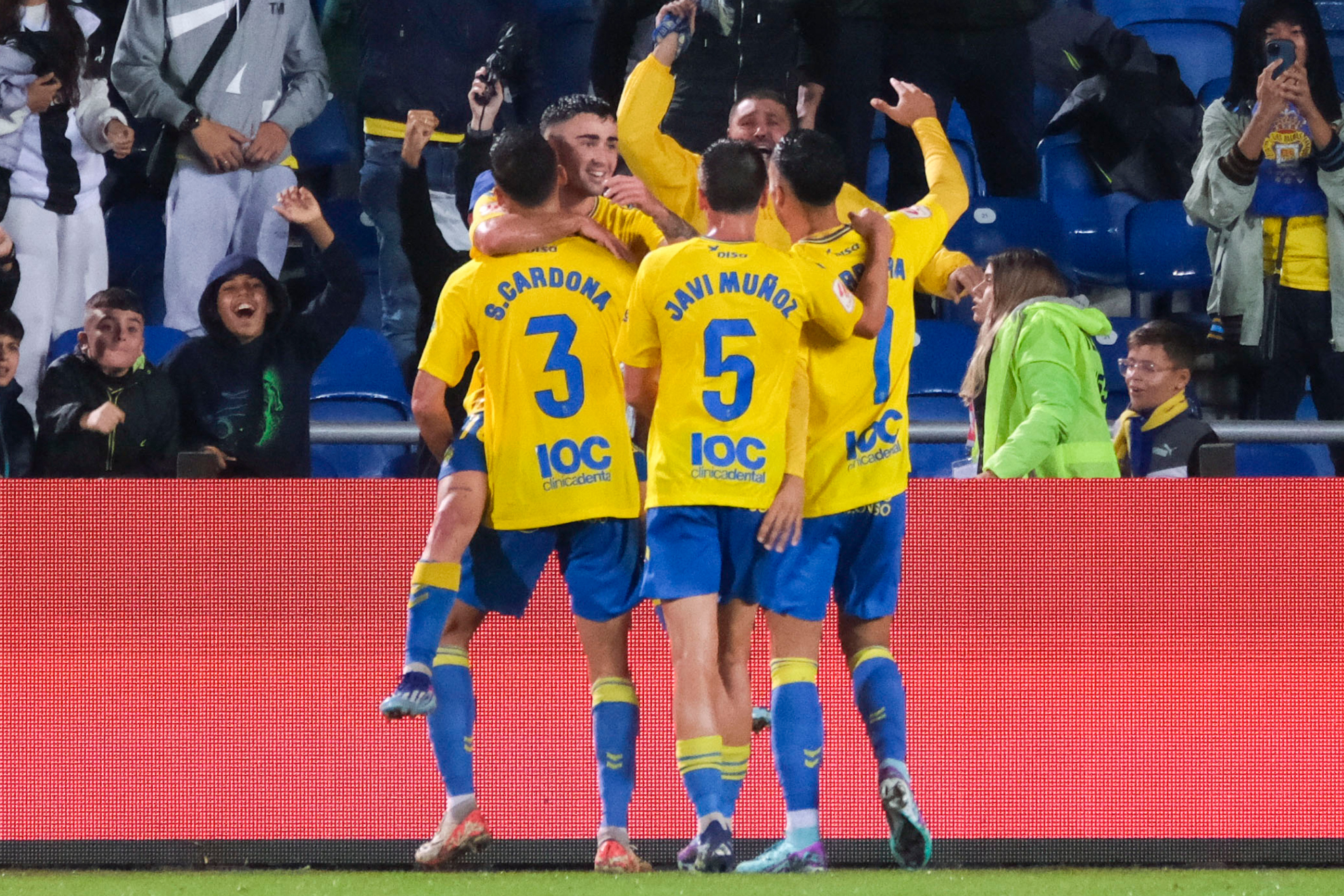 Los jugadores de Las Palmas celebran el segundo gol ante el Getafe.