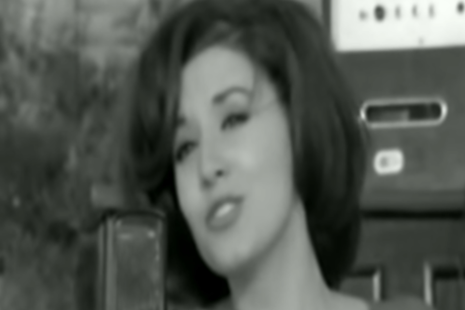 Concha Velasco en el video de la canción. YOUTUBE