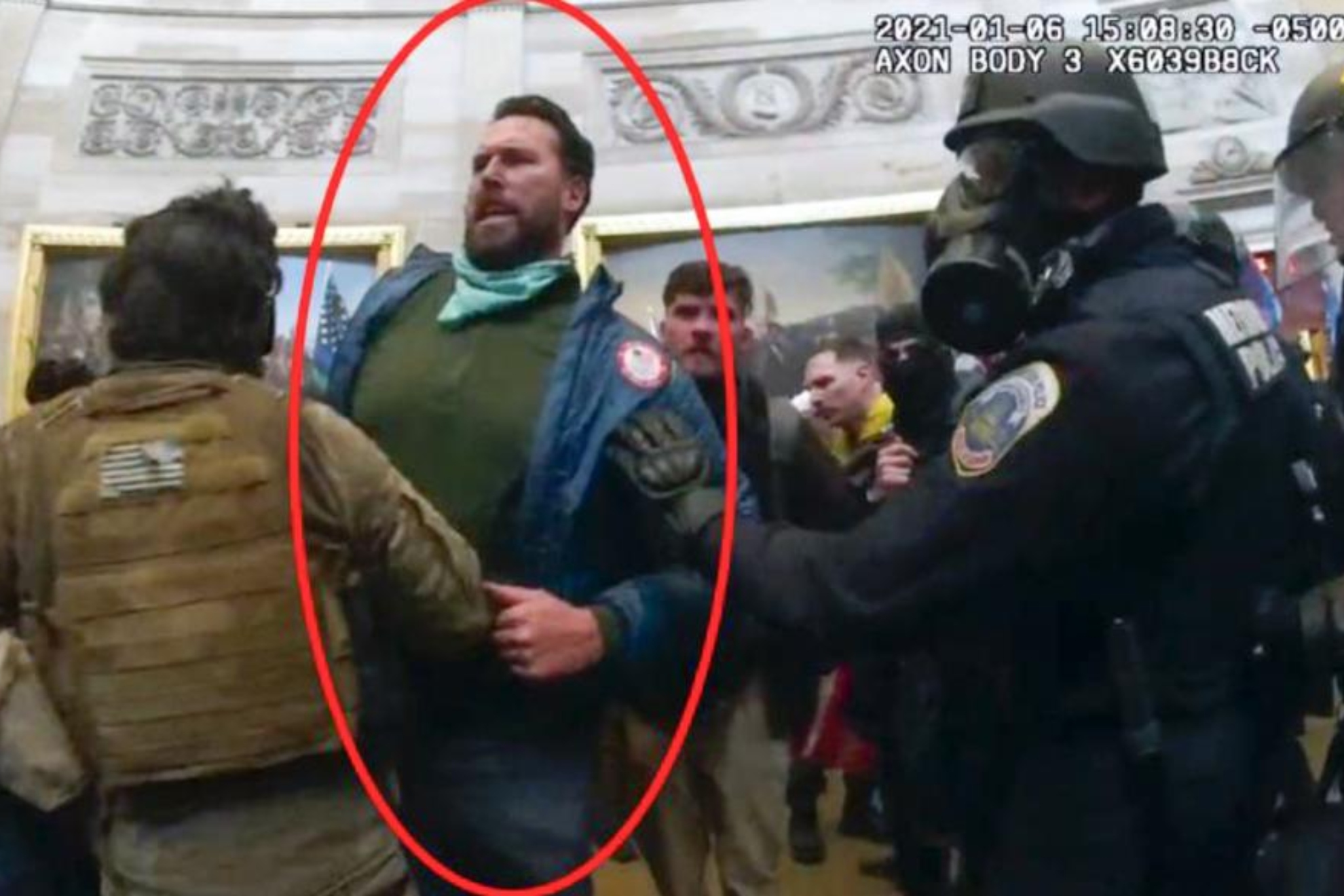 El exnadador, en el momento de ser detenido dentro del Capitolio