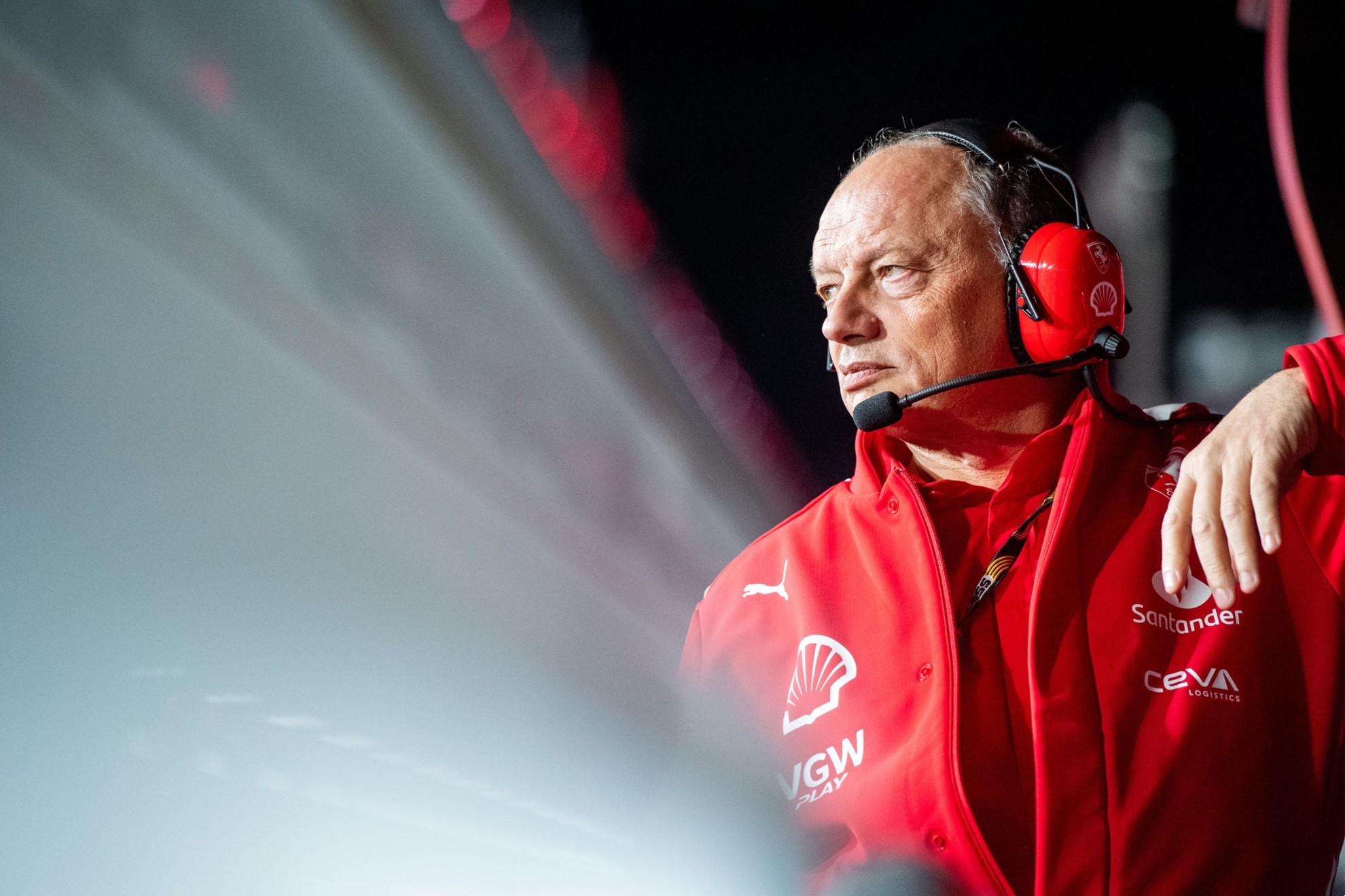 Fred Vasseur, en el 'pit wall' del equipo Ferrari en el Gran Premio de Las Vegas.