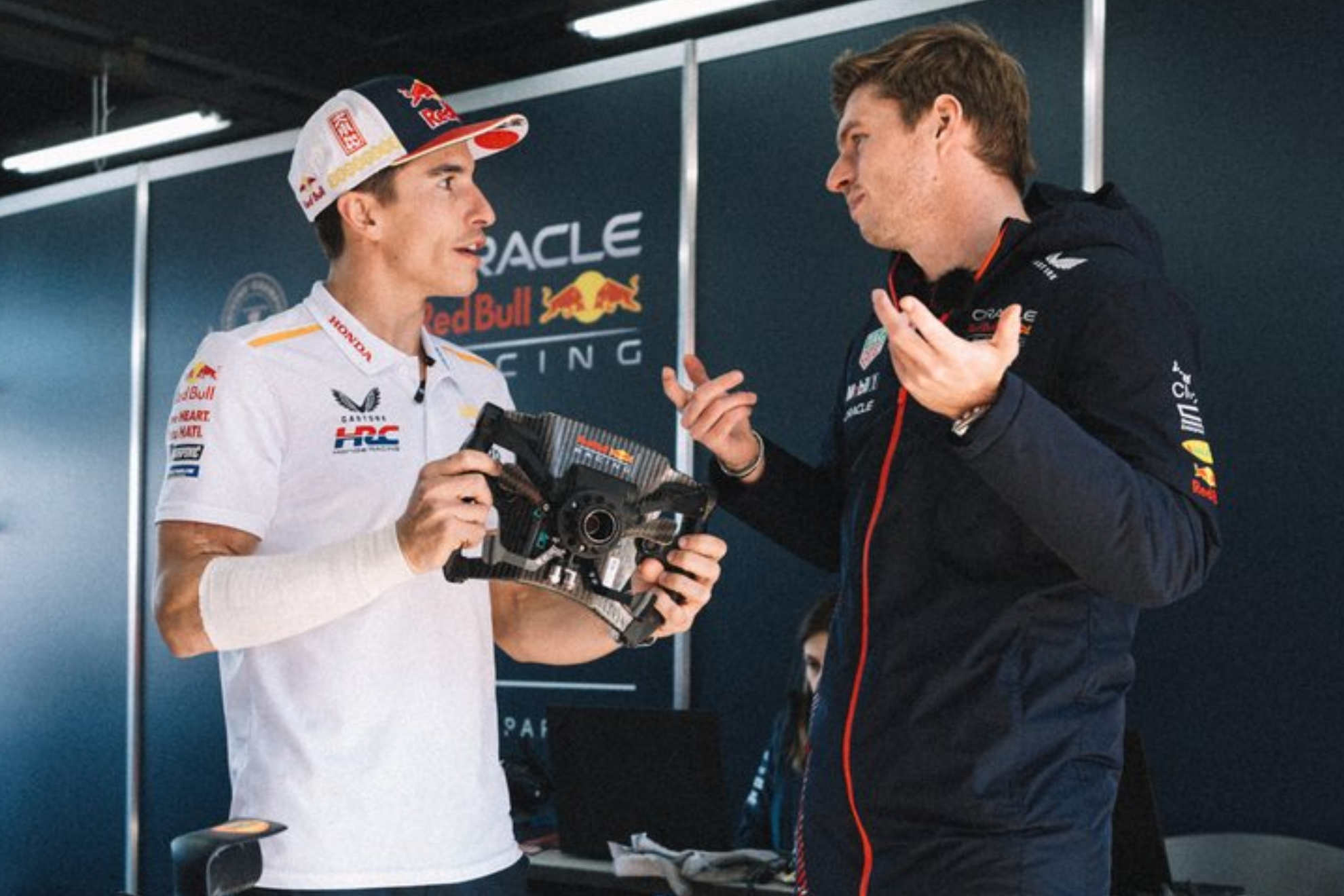 Verstappen conversa con Marc Márquez.