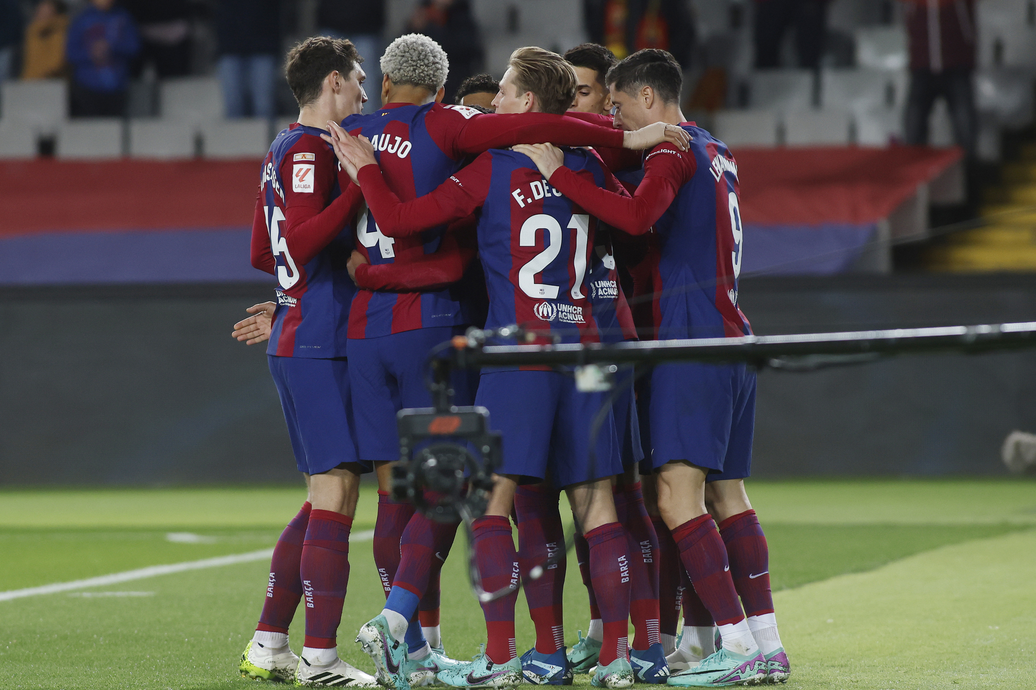 Los jugadores del Barcelona celebran el gol ante el Atlético.