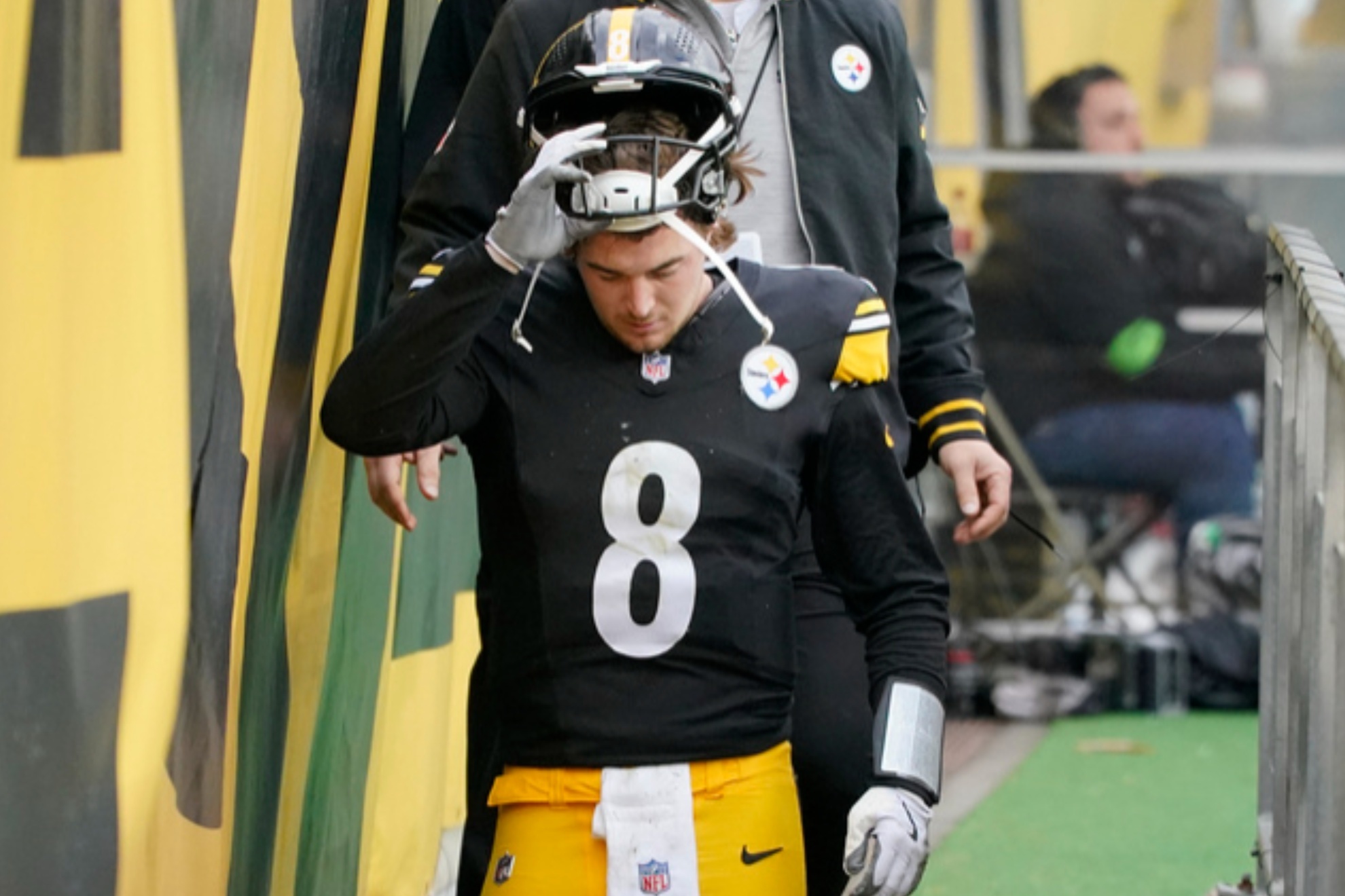 Steelers quarterback Kenny Pickett will miss several weeks after ankle surgery