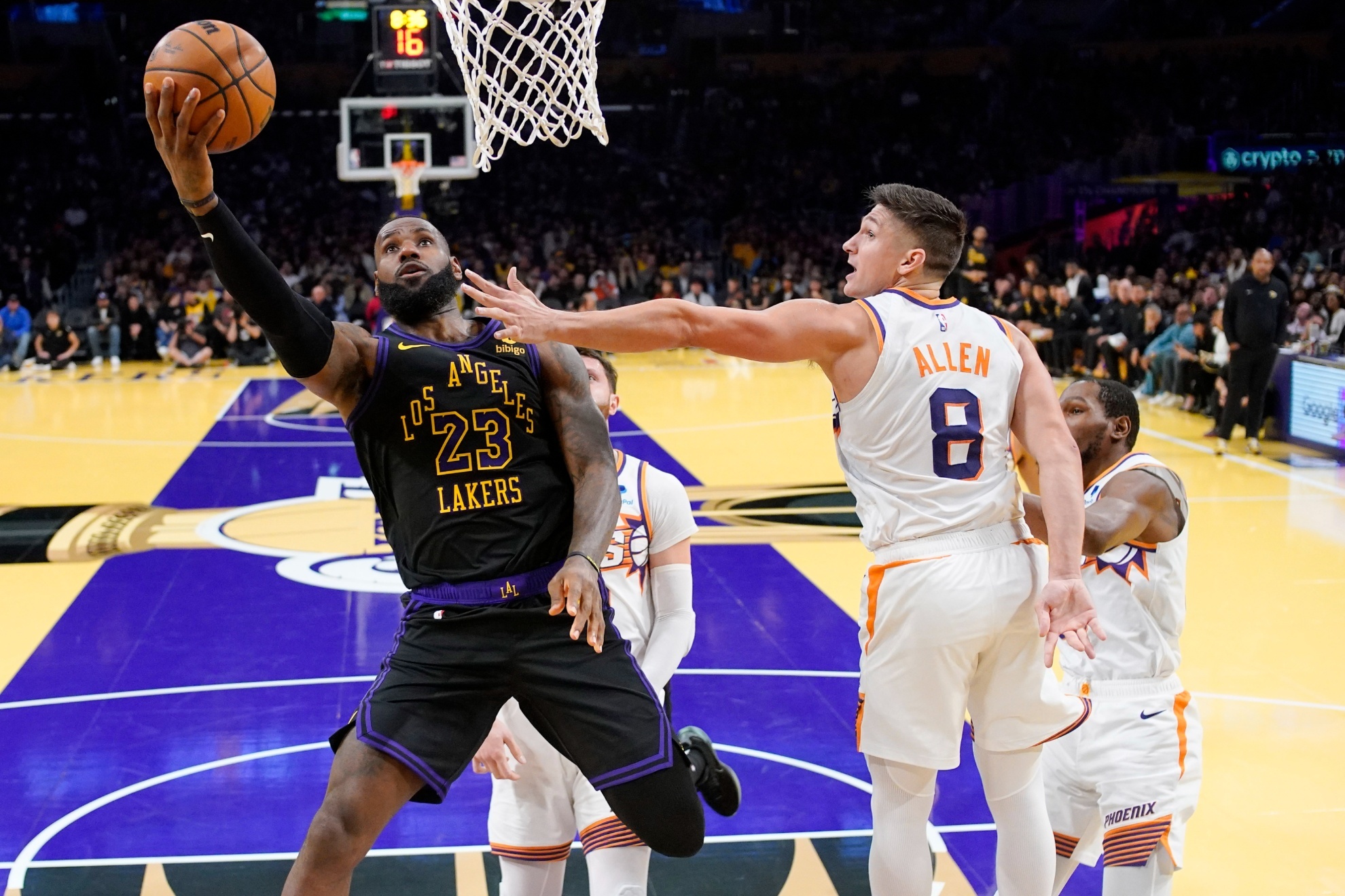 Los Angeles Lakers forward LeBron James and Phoenix Suns guard Grayson Allen during the quarterfinal game.