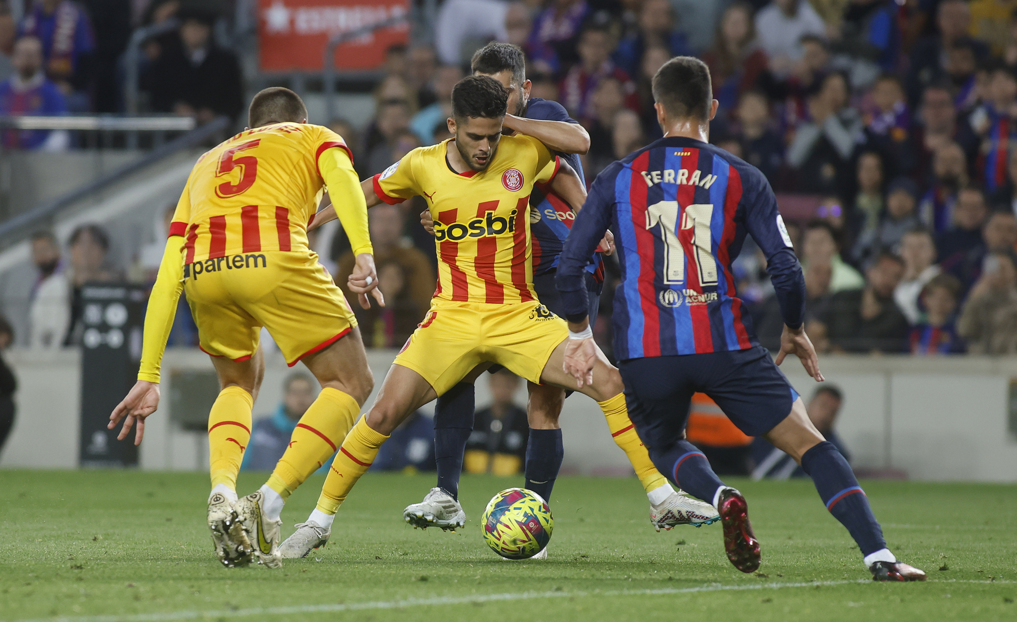 Lance del juego en el partido de la pasada campaña entre Barcelona y Girona