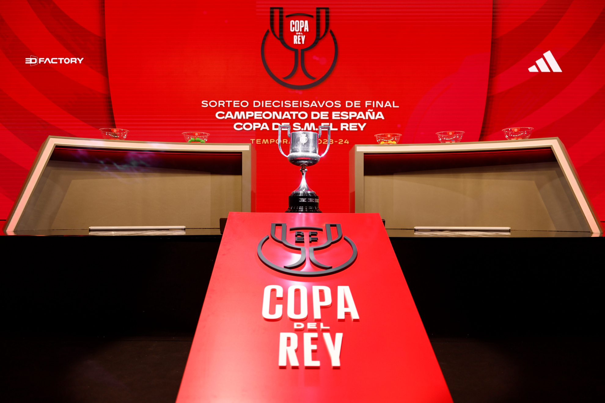 La Copa del Rey, expuesta en el marco del sorteo de los dieciseisavos