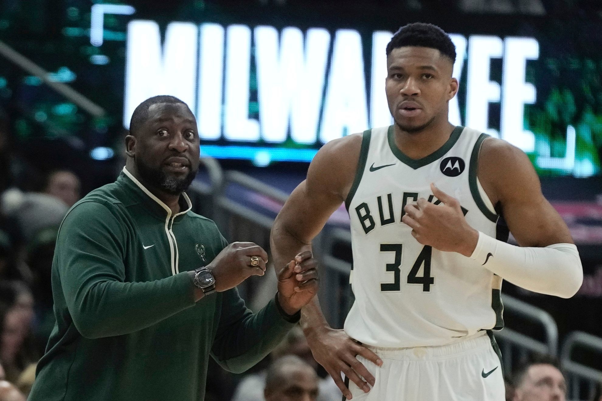 Bucks HC Adrian Griffin is a deer in the headlights while Giannis clearly runs Milwaukee
