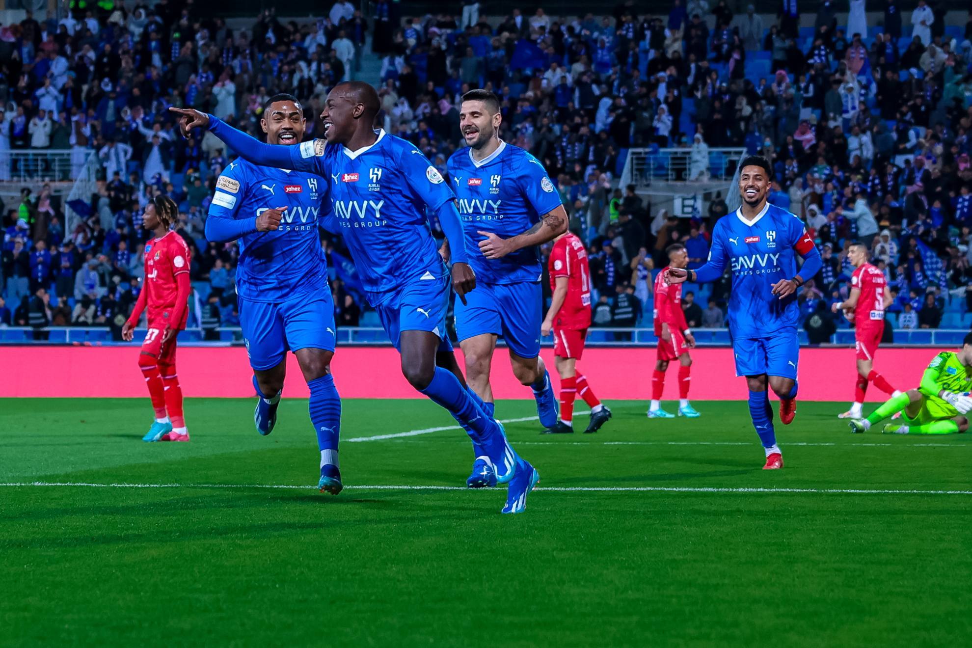 Los jugadores del Al Hilal celebran el primer gol.