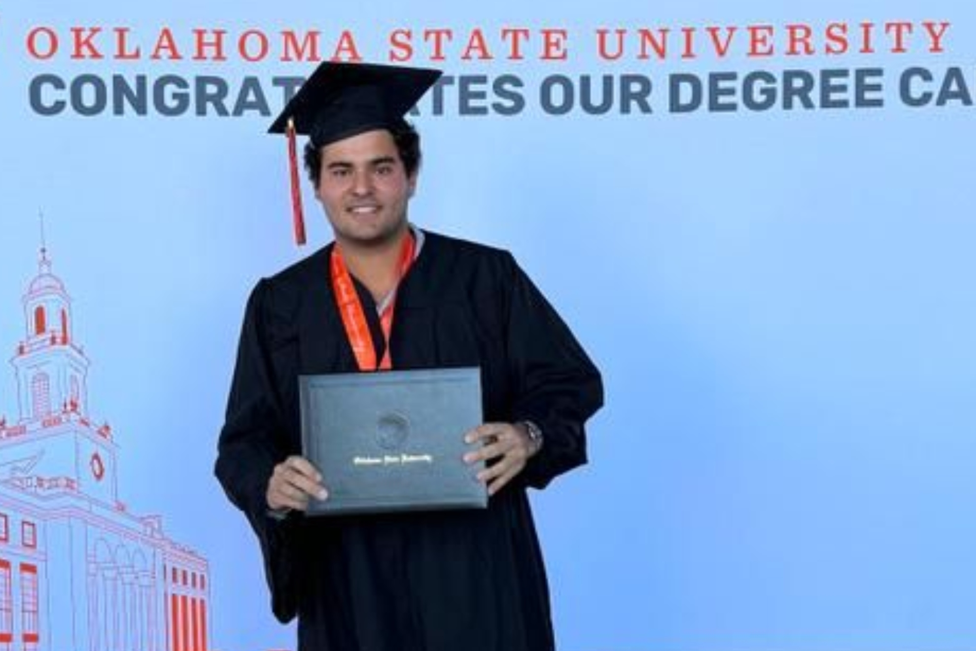 Eugenio en su acto de graduaci