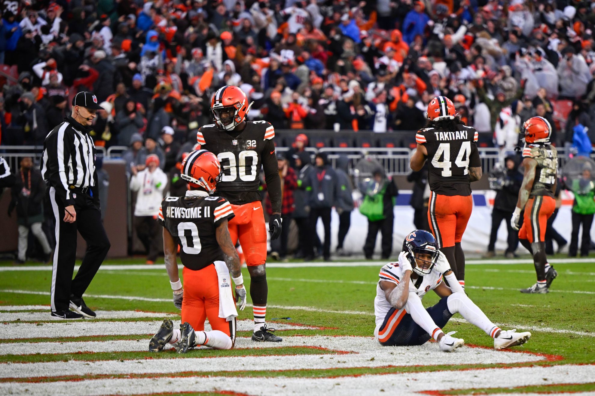 Browns survive Bears after Darnell Mooney bobbles last-gasp Hail Mary in end zone