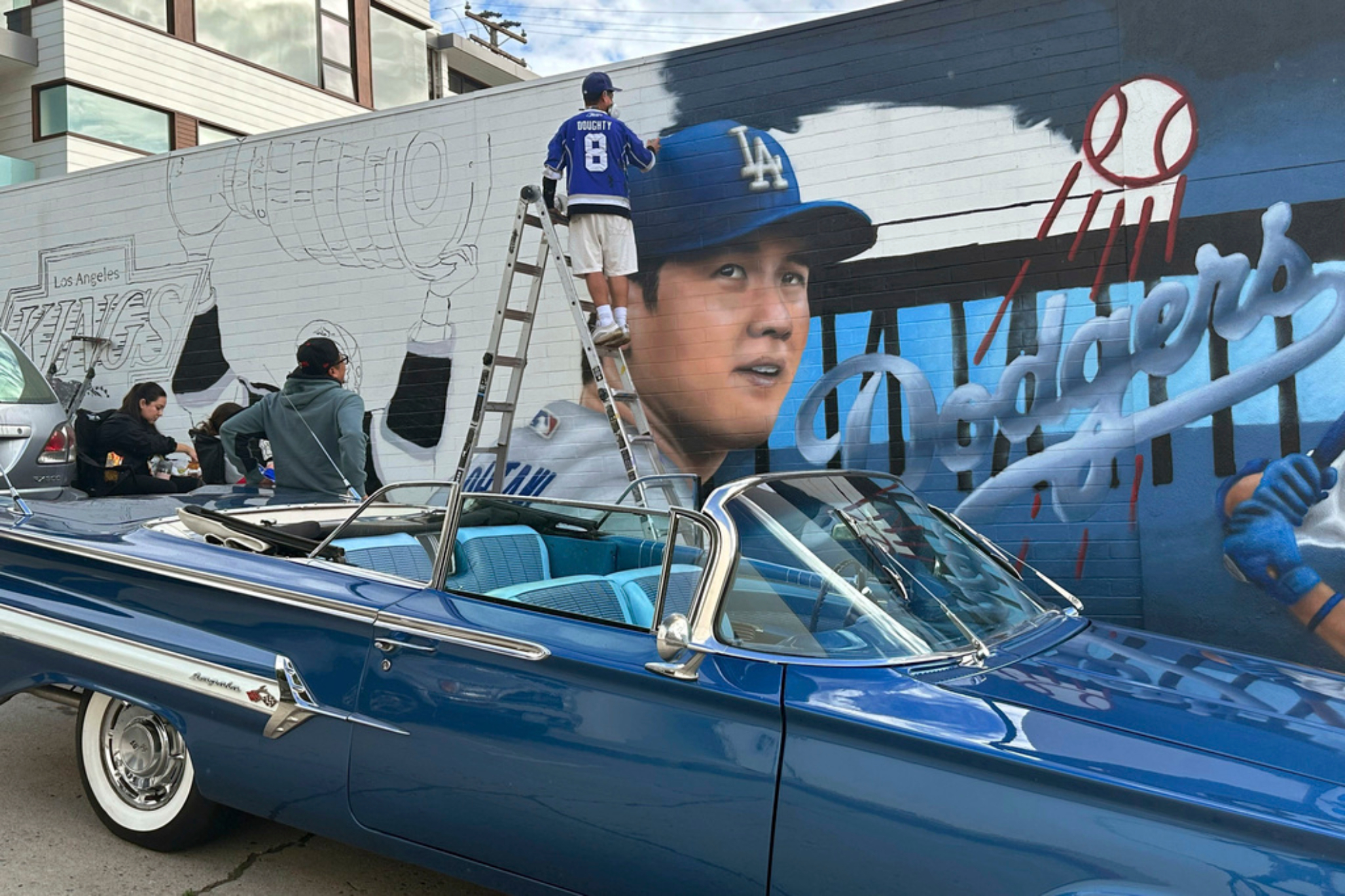 Shohei Ohtani inspires artists to paing two murals after being a Dodger for only a few days