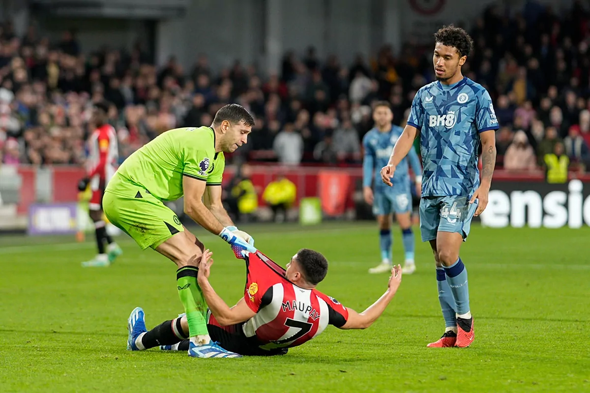 In England they are fed up with Emiliano Martinez: Hes embarrassing