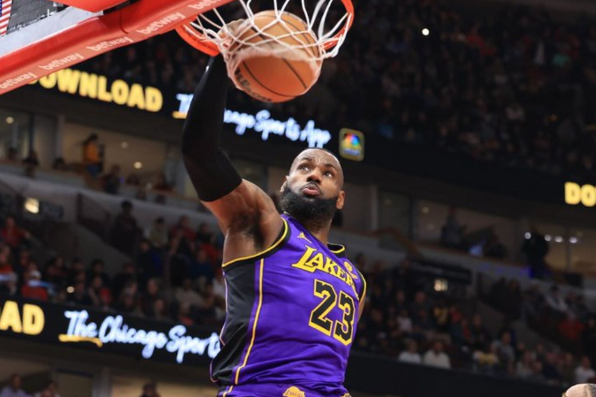LeBron James wowed fans with a poweful one-handed jam against the Bulls on Wednesday.