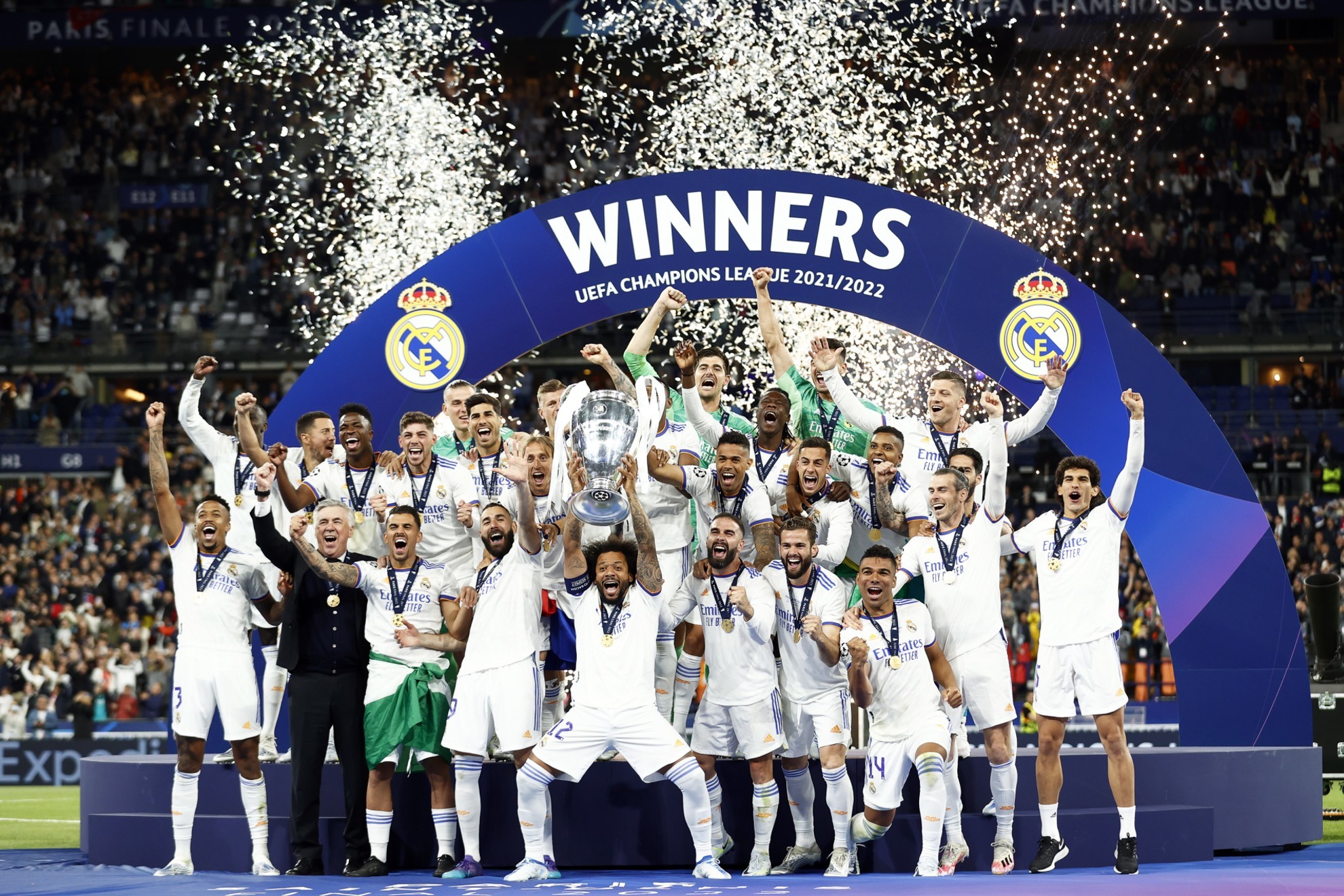 El Real Madrid alza la Champions conquistada en Pars en la primavera de 2022