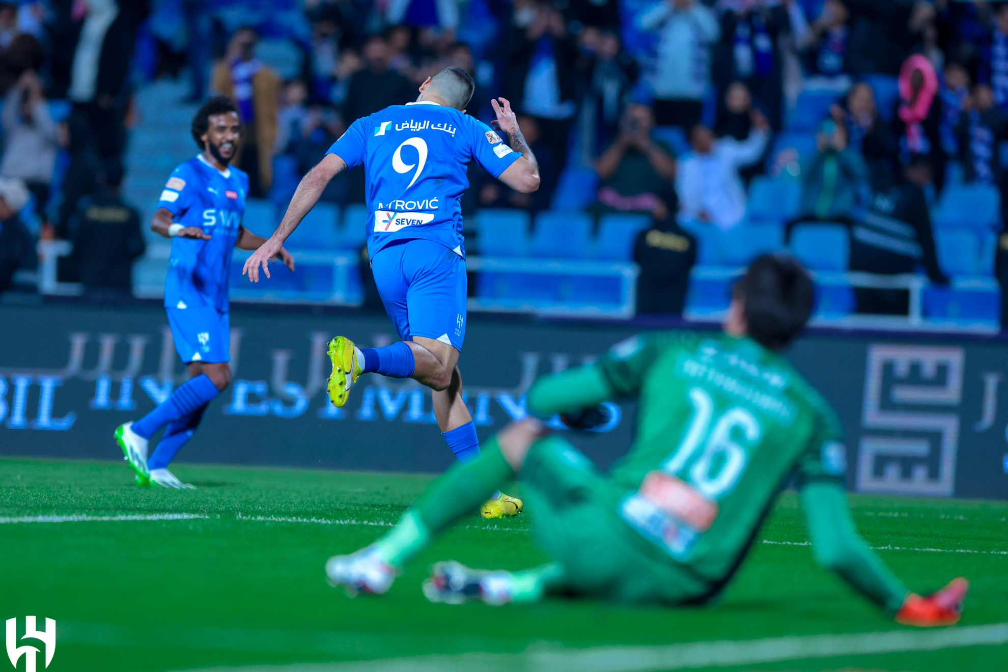 Mitrovic celebra su gol ante el Abha