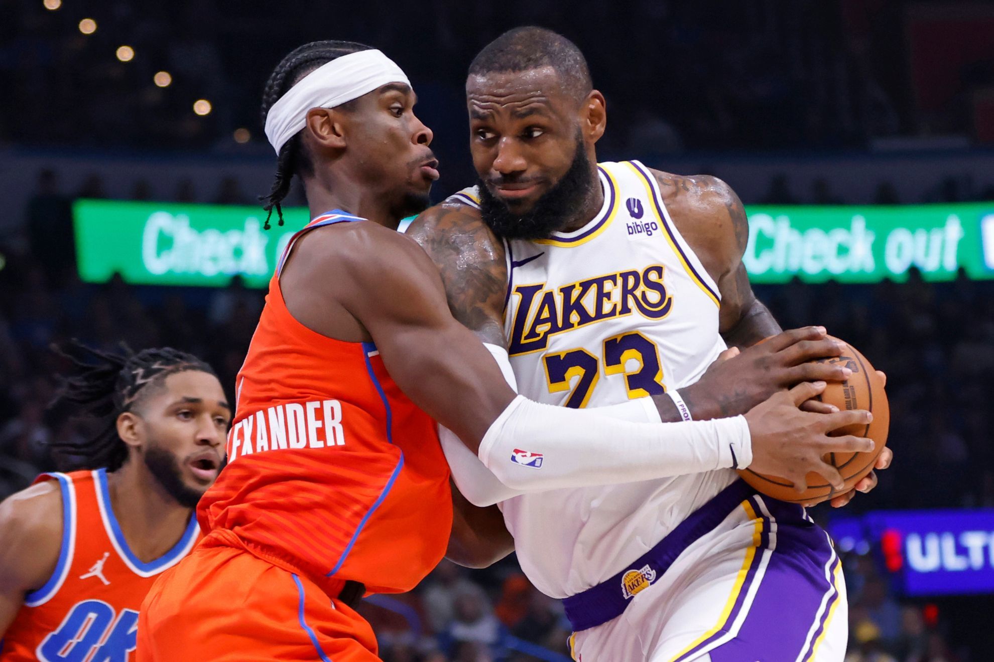 LeBron James admits Lakers are in desperate times after scoring 40 to snap skid