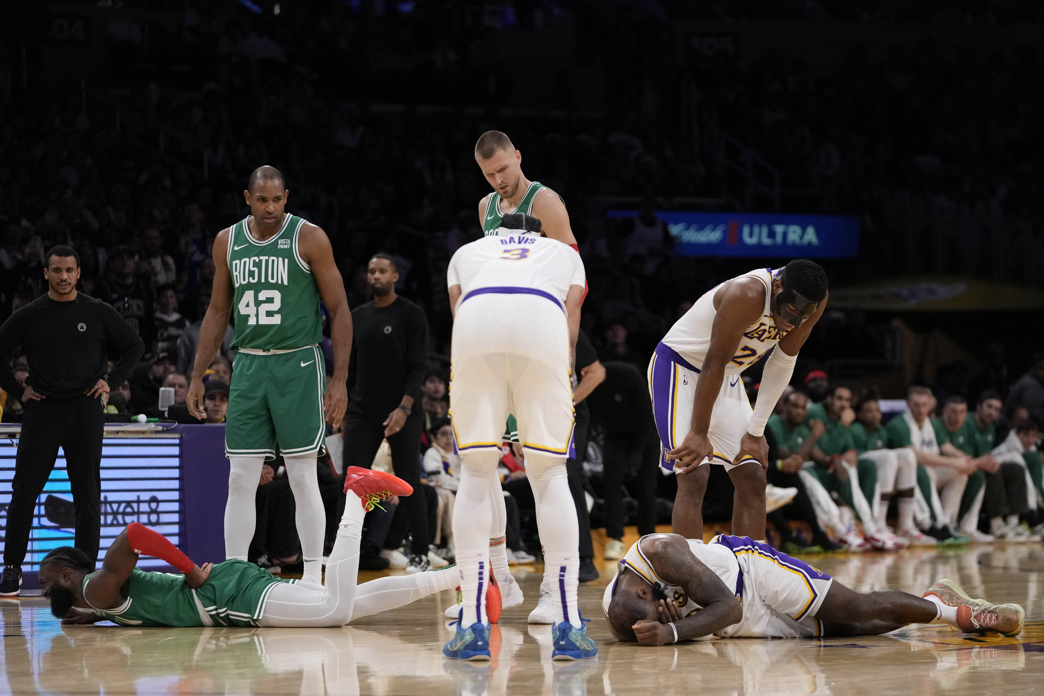Fans accuse LeBron James of kneeing Jaylen Brown in Lakers loss to Celtics