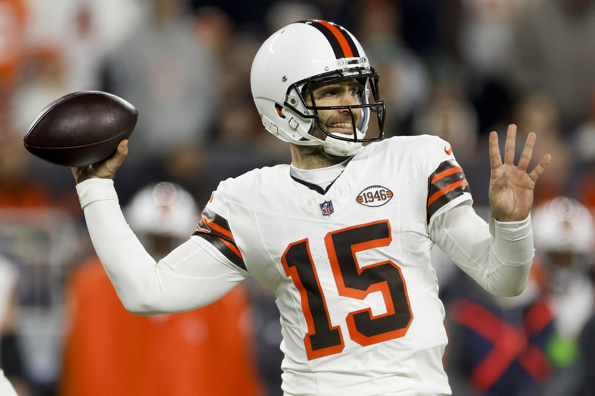Cleveland Browns quarterback Joe Flacco passes against the New York Jets