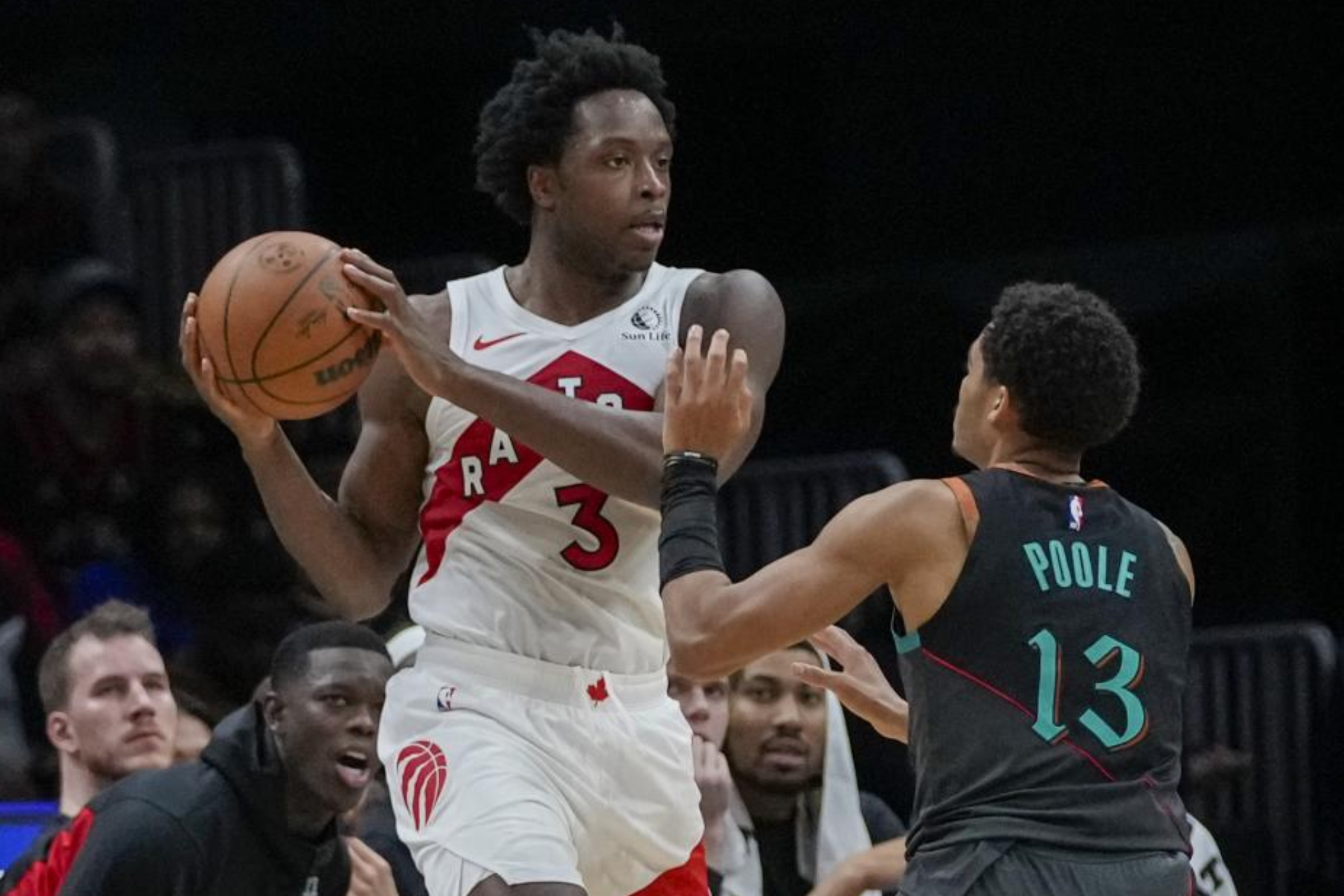 OG Anunoby guarded by Jordan Poole.