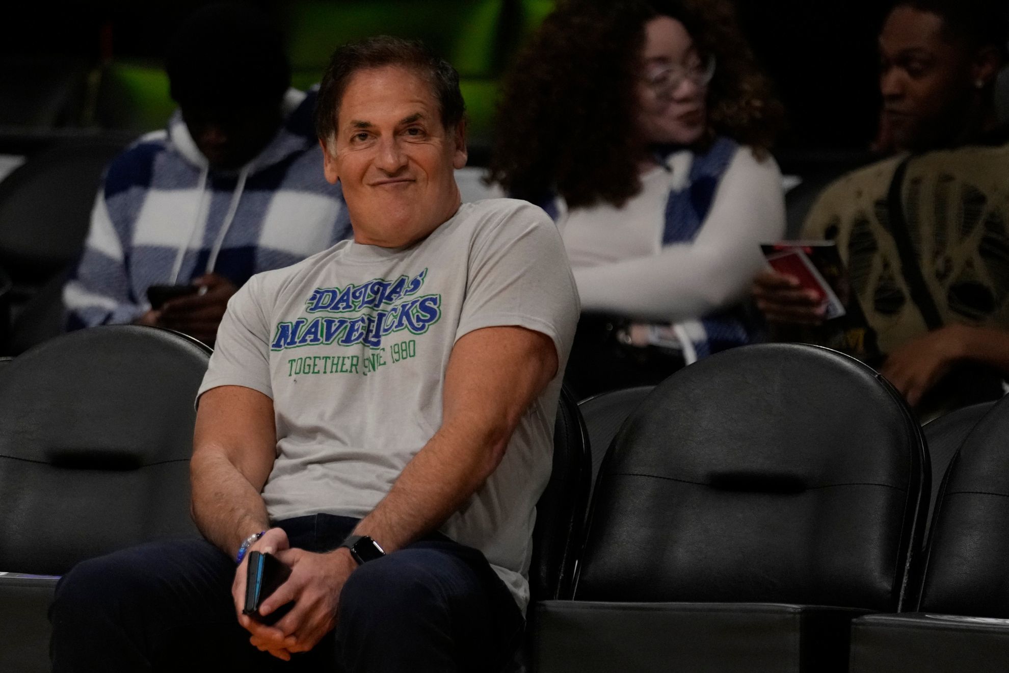 Mark Cuban dishing out over $35 million in bonuses to Mavericks employees