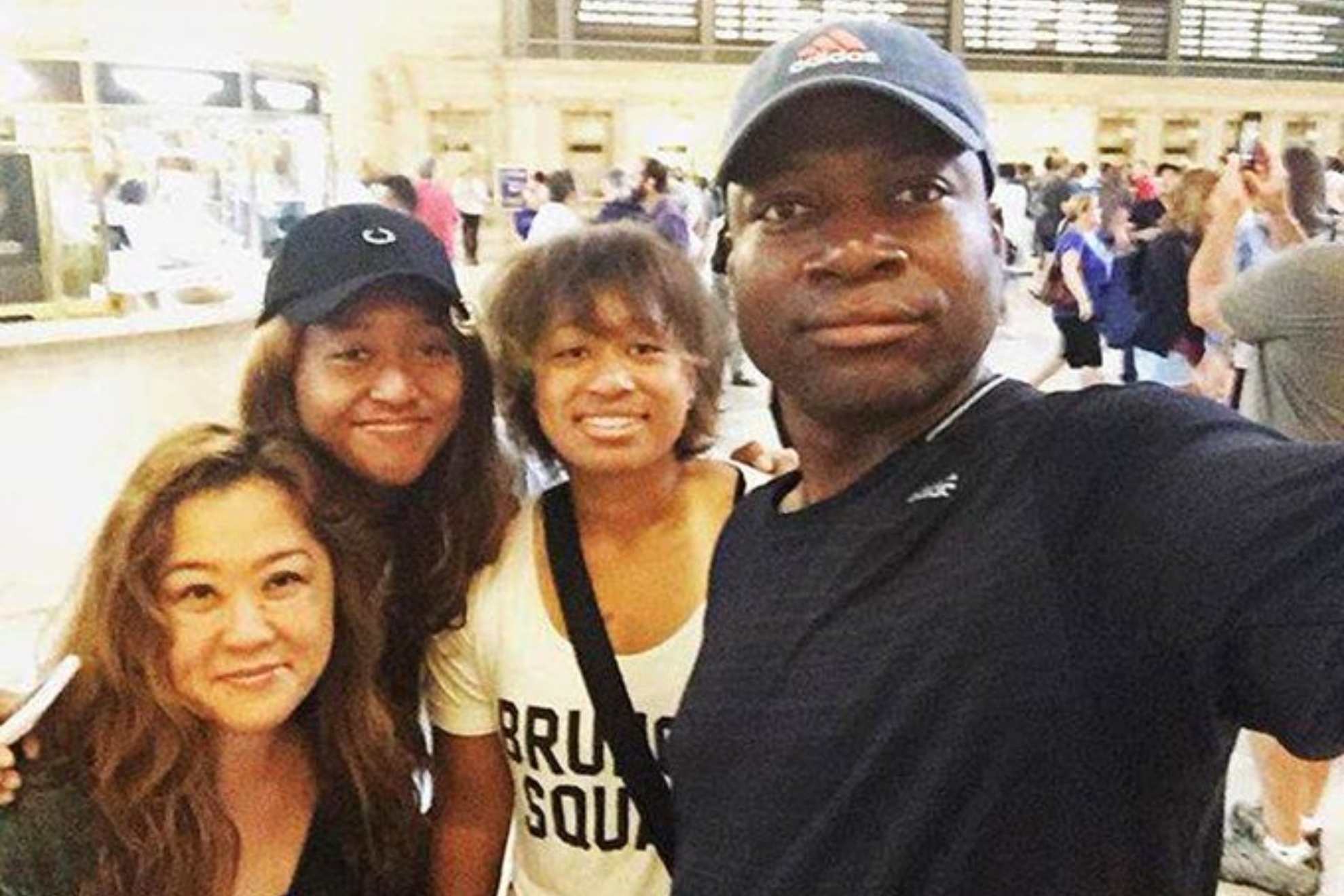 La familia Osaka se hace un selfie