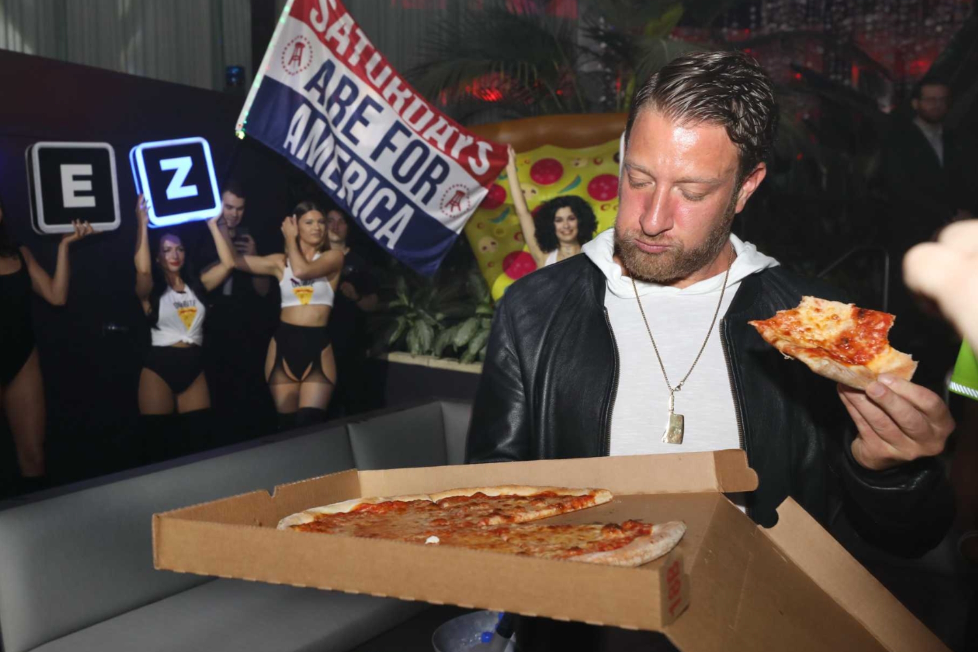 Dave Portnoy rating a pizza