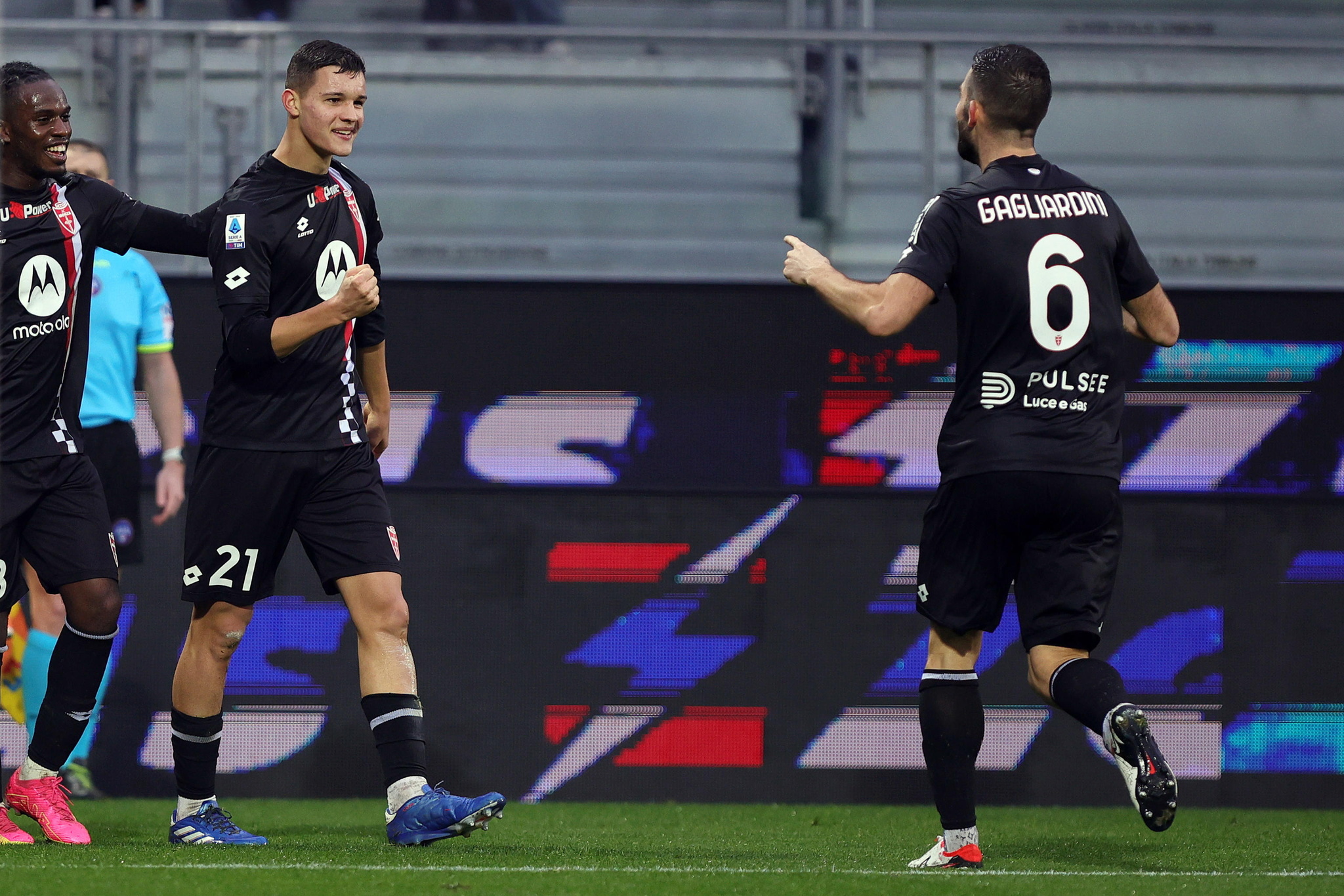 Carboni celebra su gol ante el Frosinone.