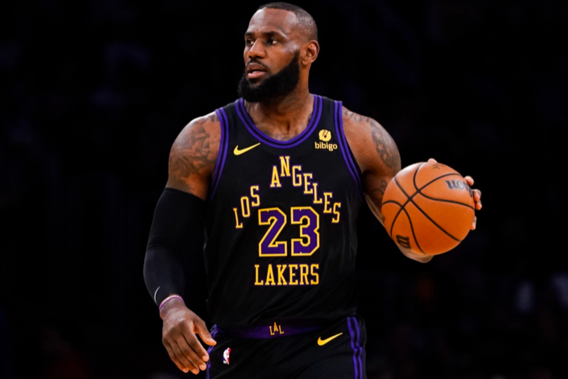 LeBron James will appear with his son Bronny in a new set of Fanatics trading cards