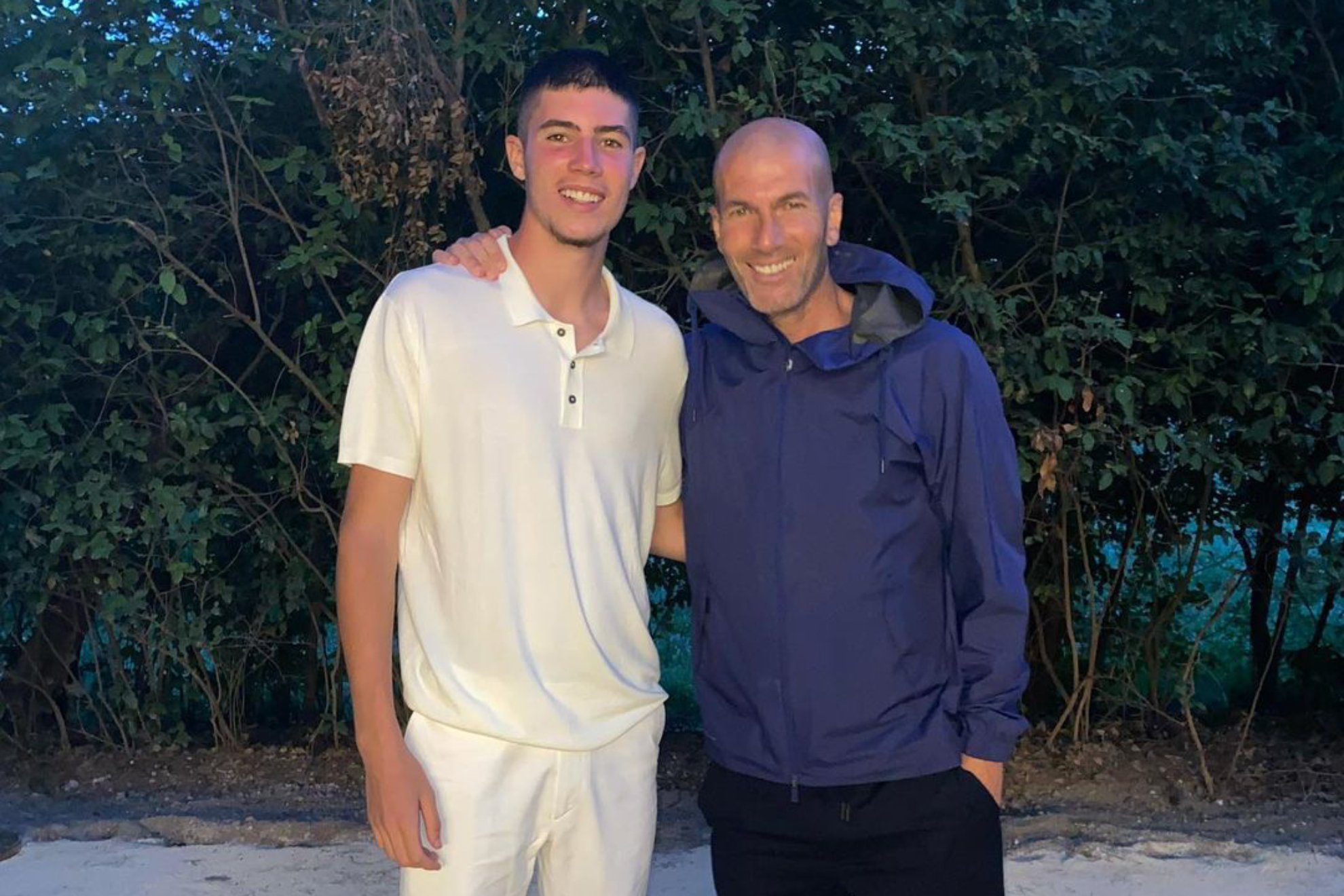 Elyaz Zidane, con su padre, Zinedine, en una foto familiar